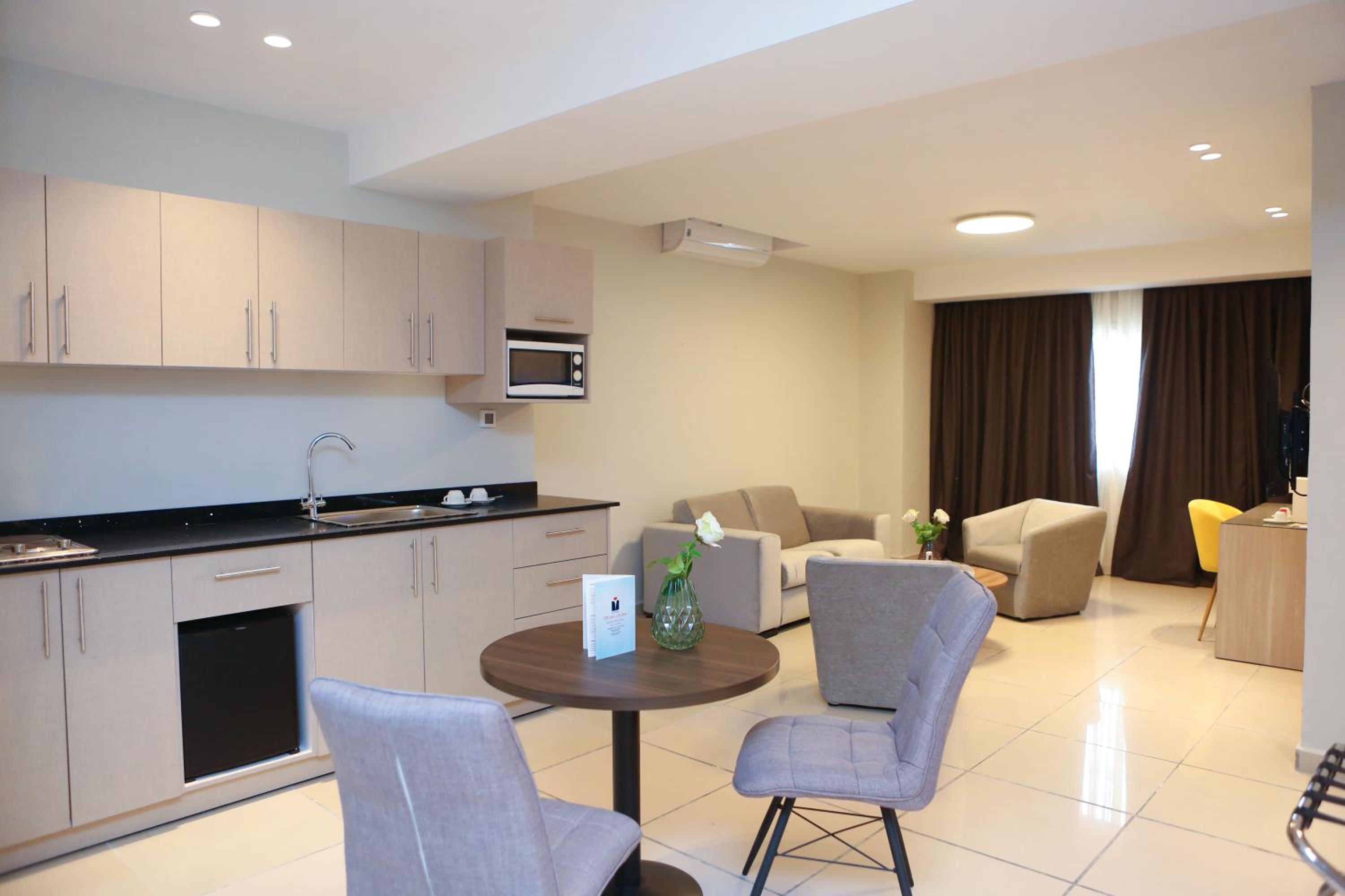 Apartment - Photo 2