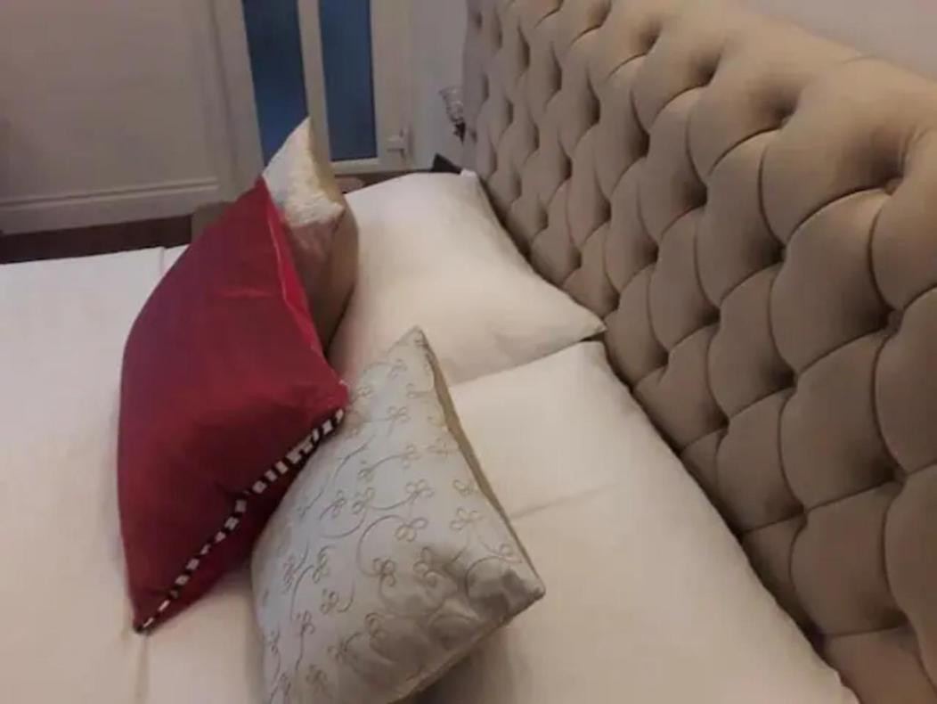 Double Room with Private Bathroom - Photo 10