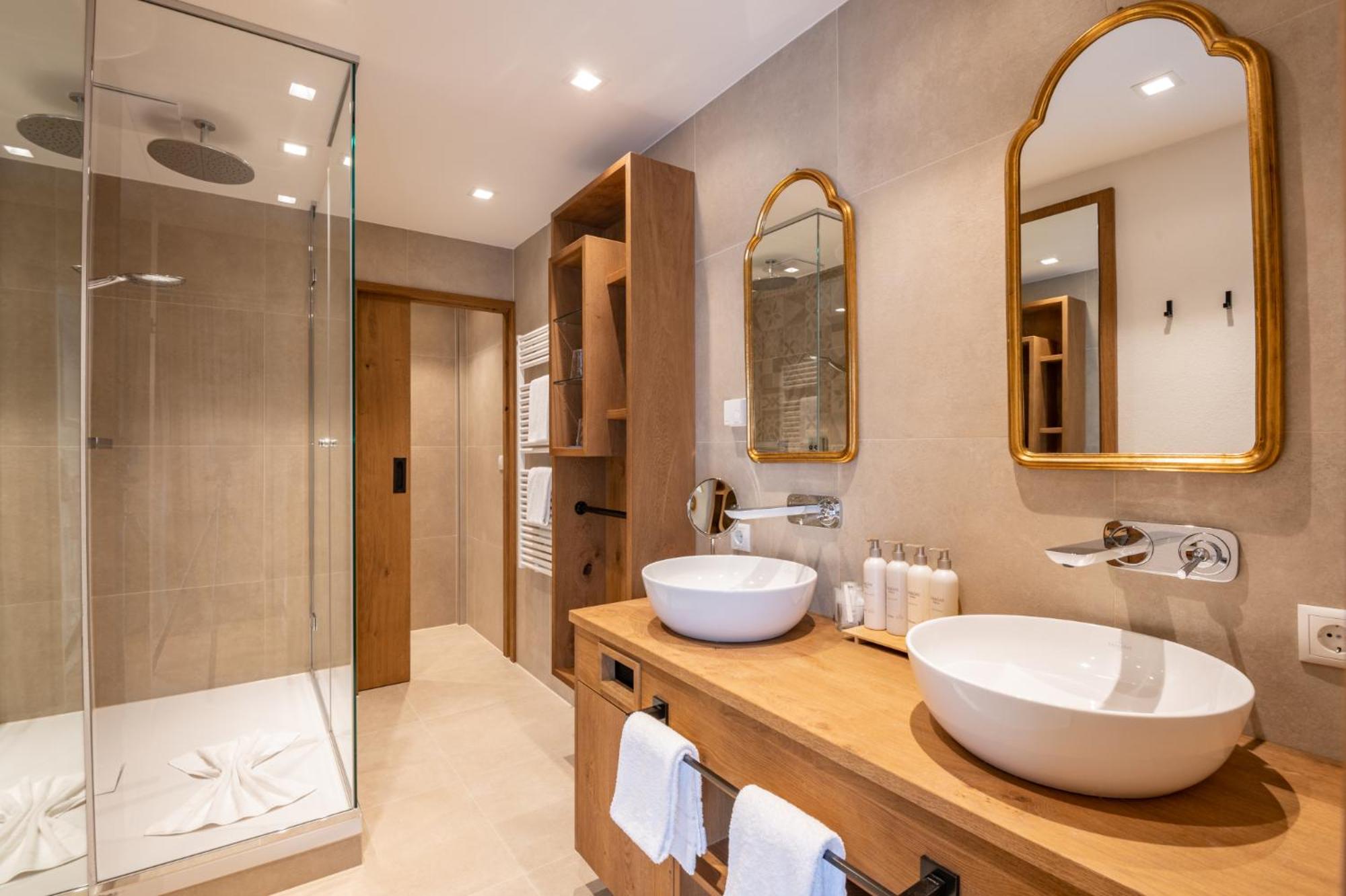 Double or Twin Room with Balcony photo 2