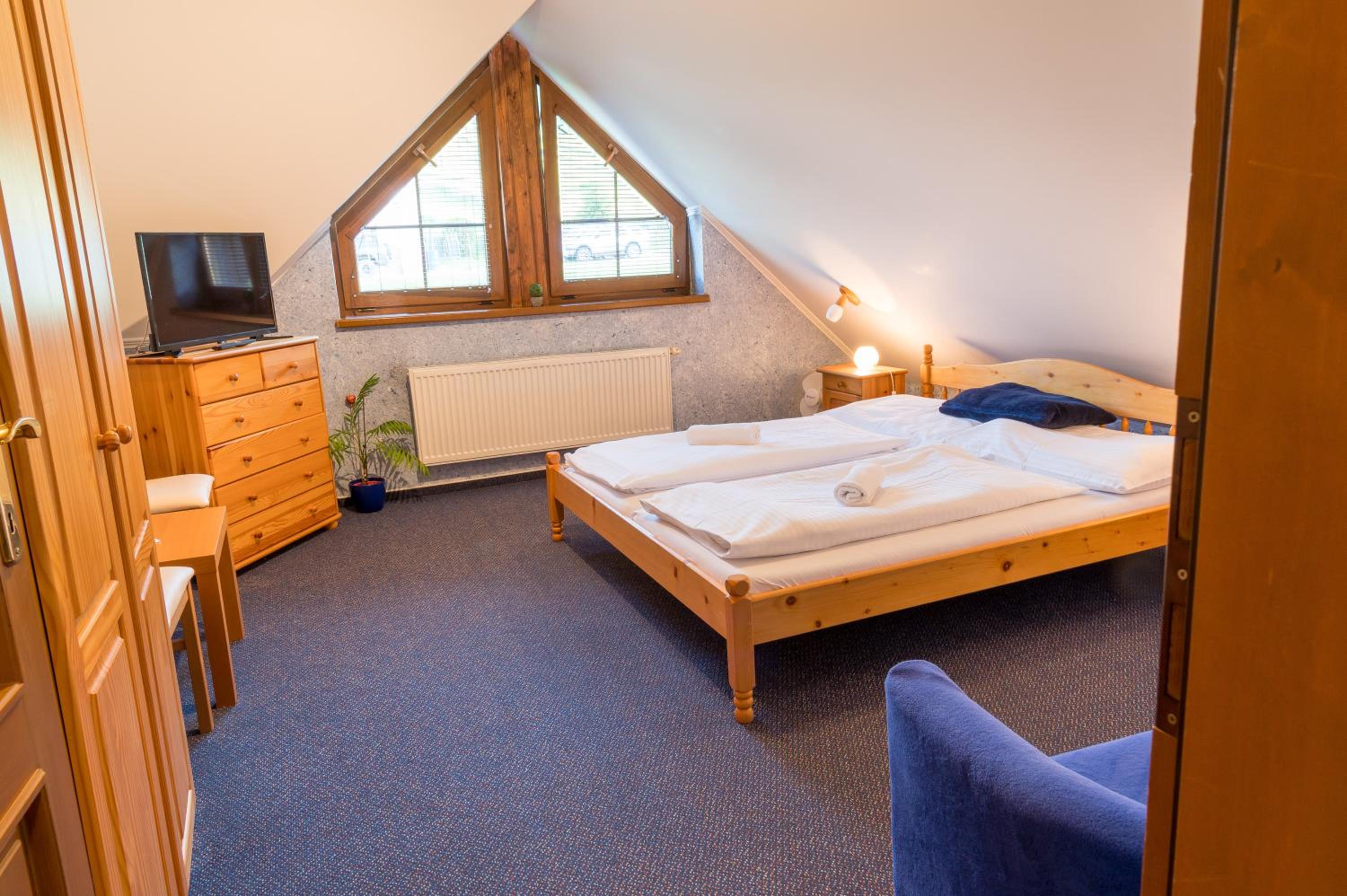 Double or Twin Room with Mountain View - Photo 2