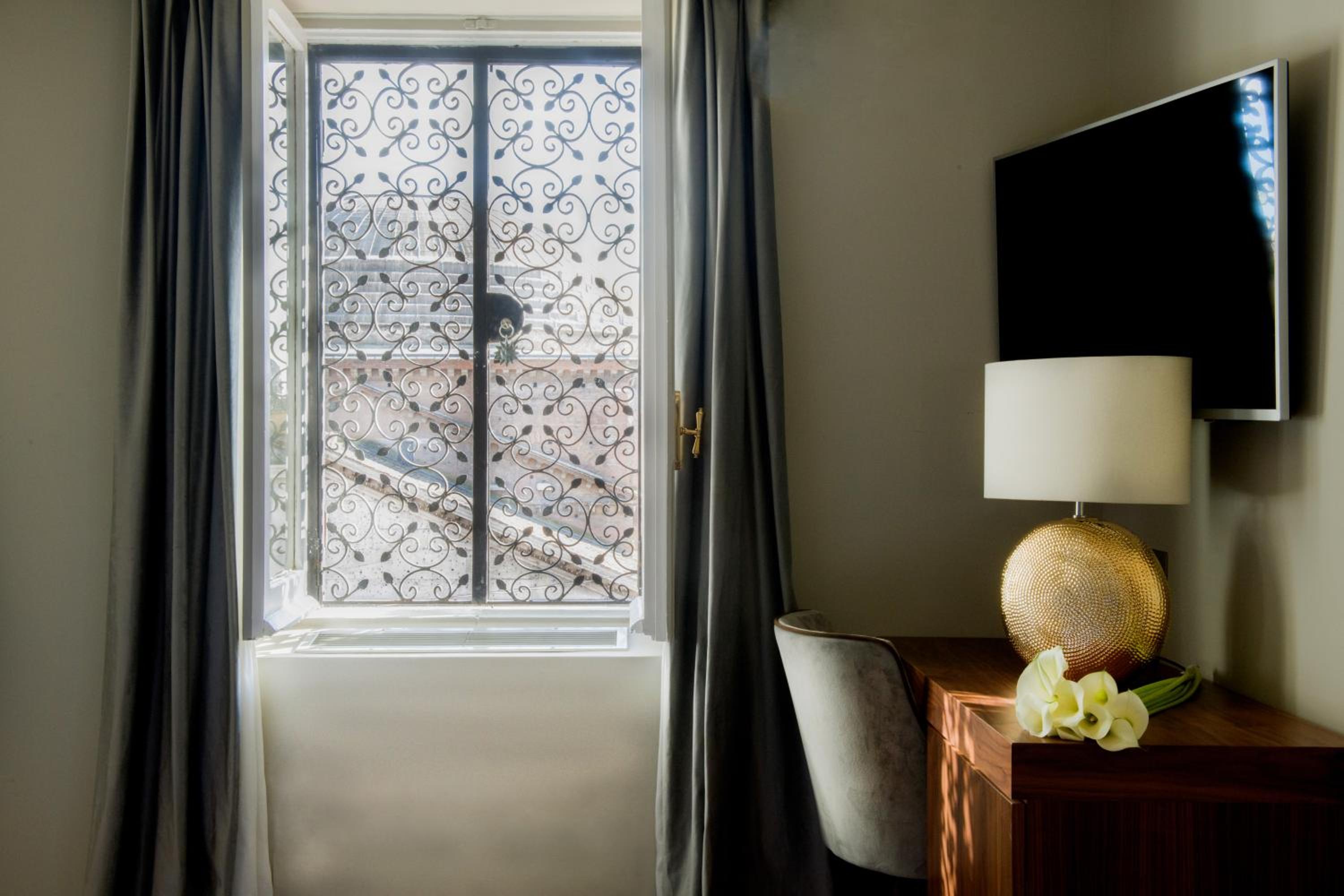 King Suite with Balcony Separate Building