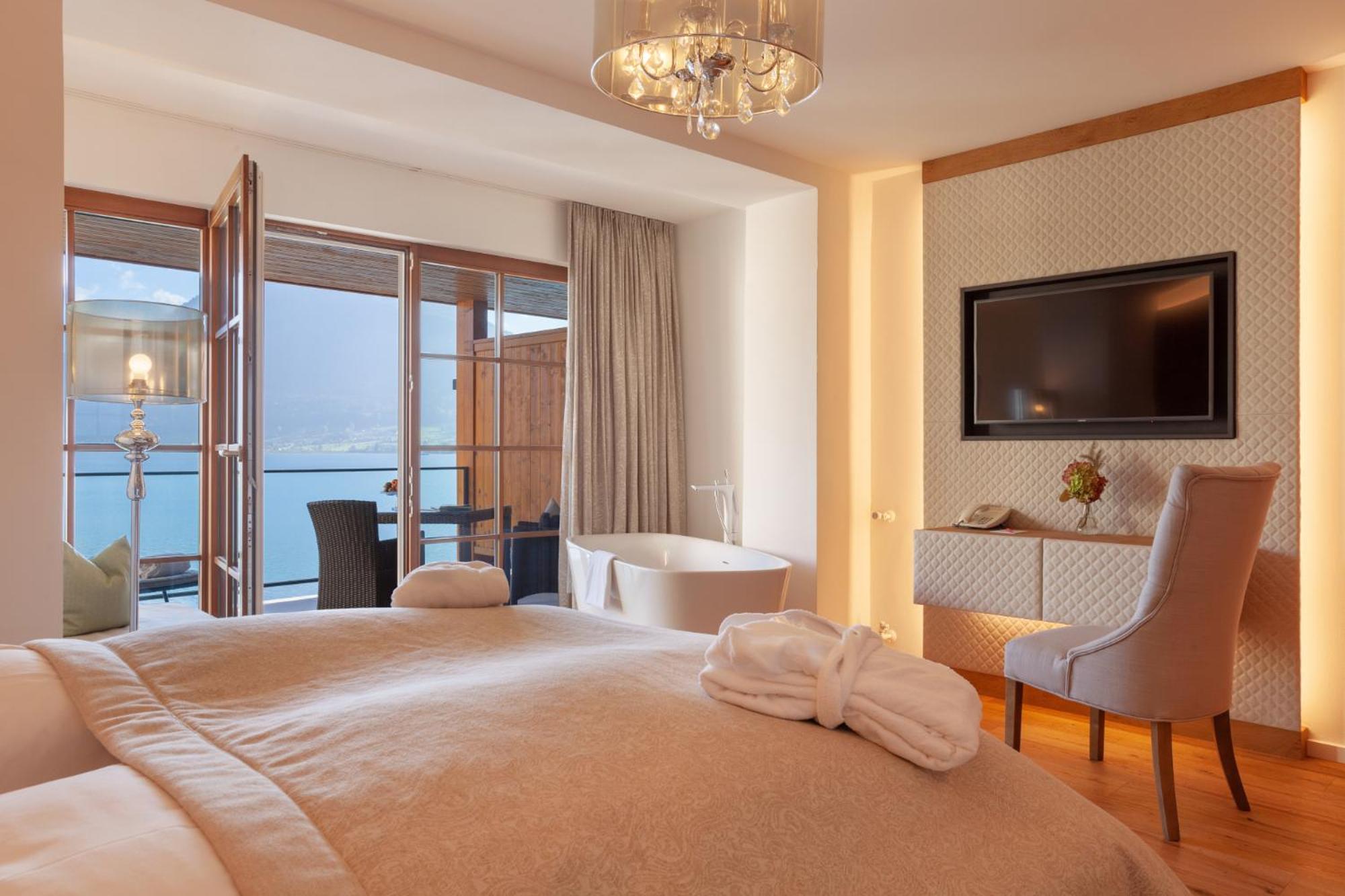 Deluxe Double Room with Bath photo 2