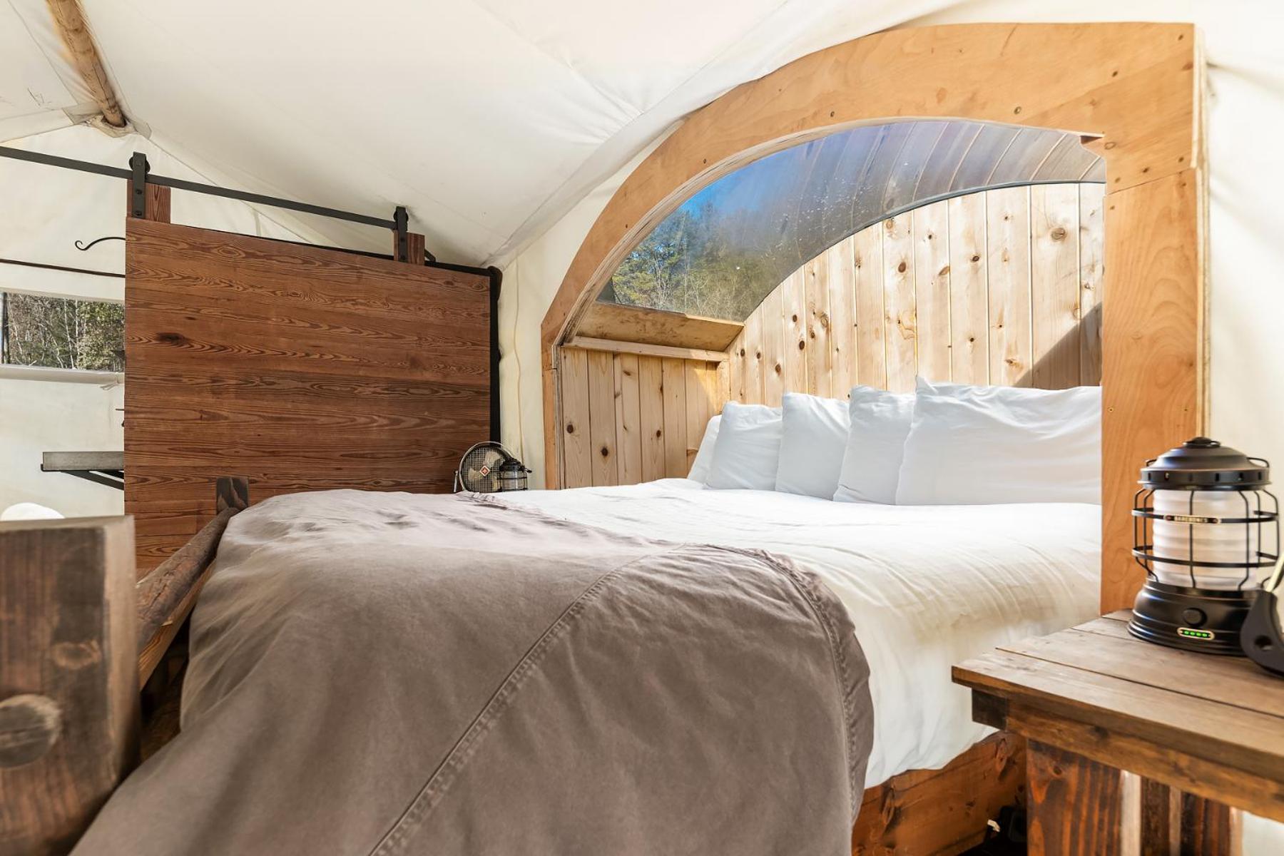 Stargazer Tent with Private Bathroom photo 3