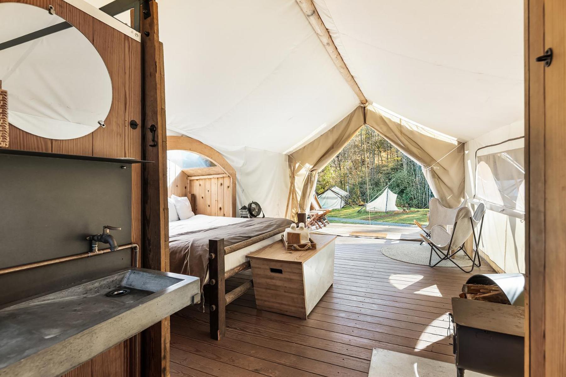 Stargazer Tent with Private Bathroom photo 2