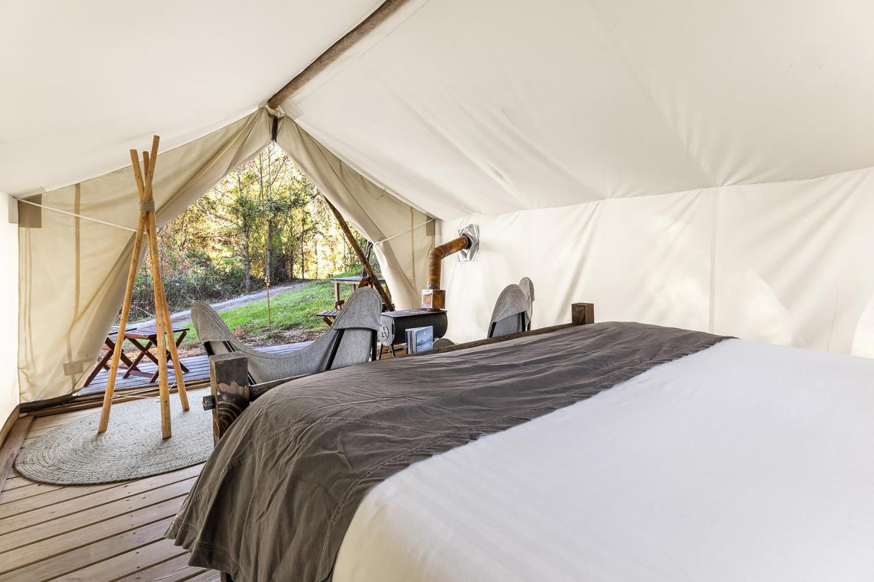Safari Tent with Shared Bathroom photo 2