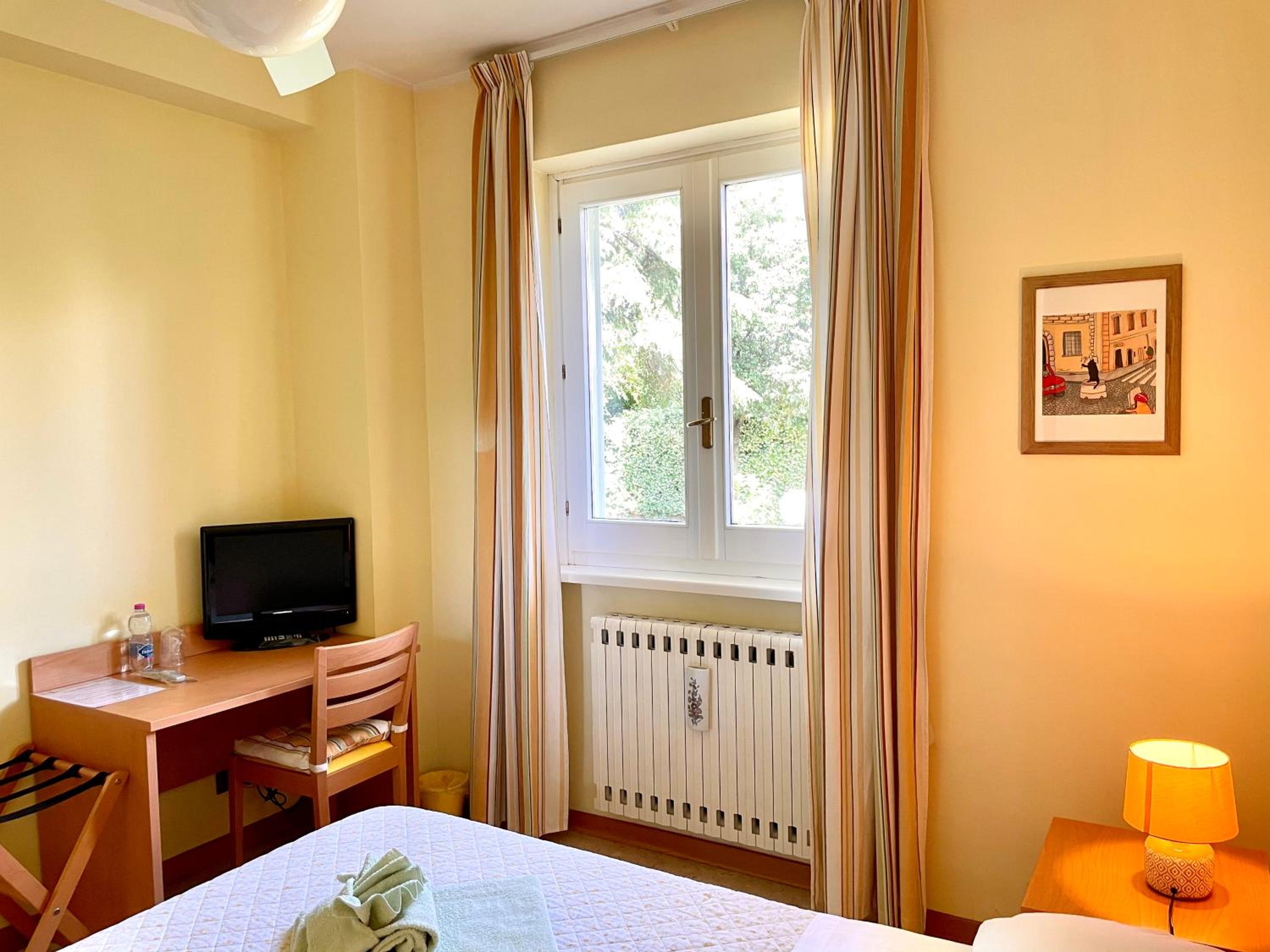 Standard Double Room with Fan photo 3