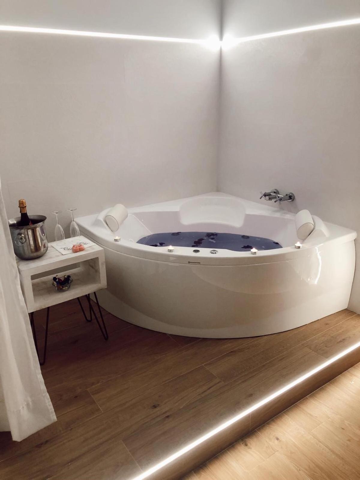 Queen Room with Spa Bath photo 3