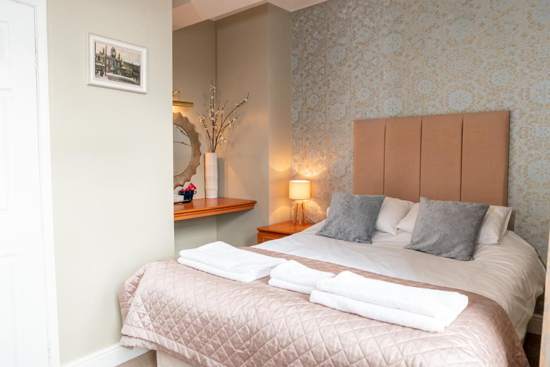 Single Room with Private Bathroom photo 2