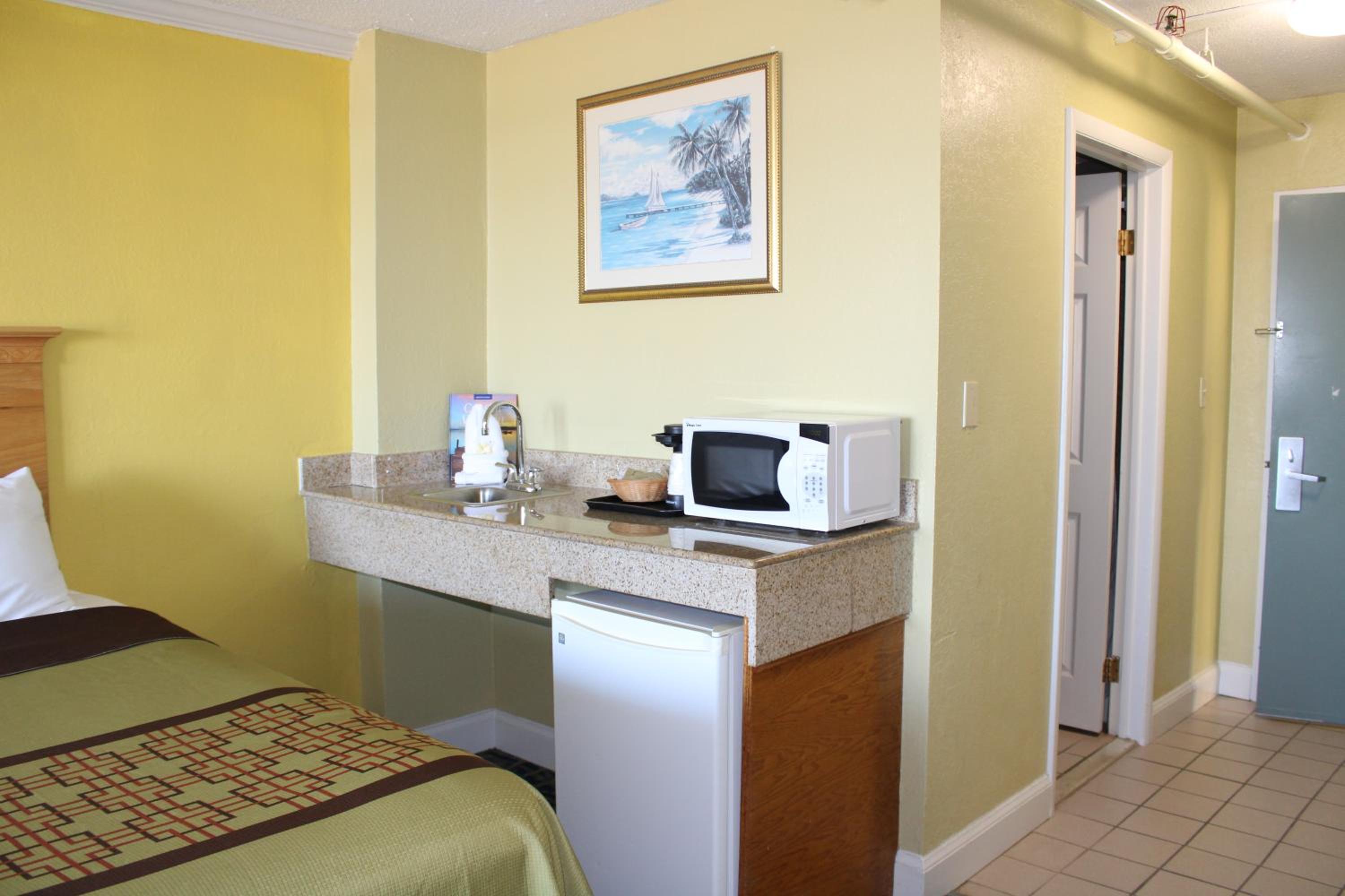 Standard Room with Two Queen Beds - Oceanfront - Balcony - Photo 3