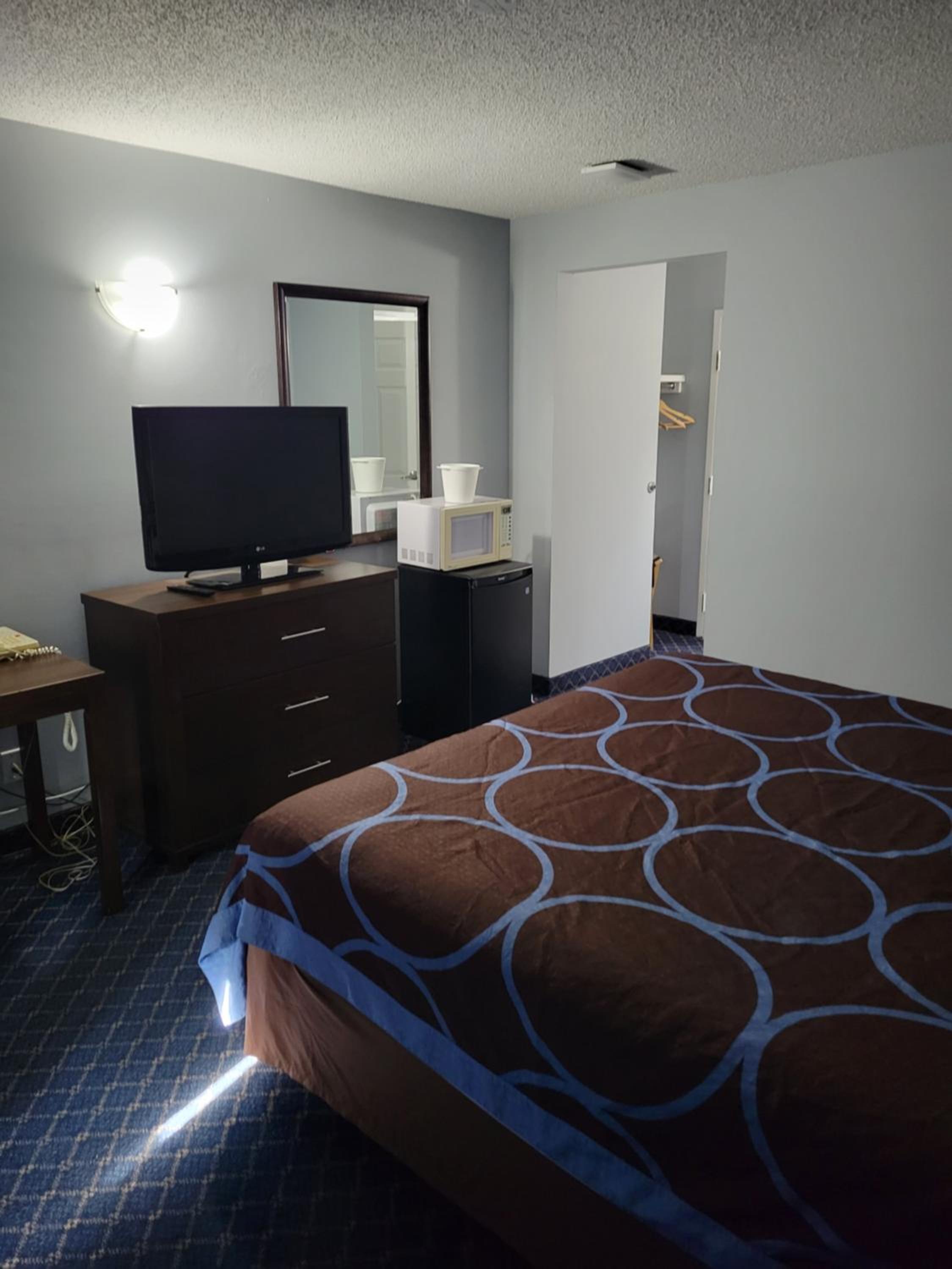 Deluxe Single Room with Balcony photo 2