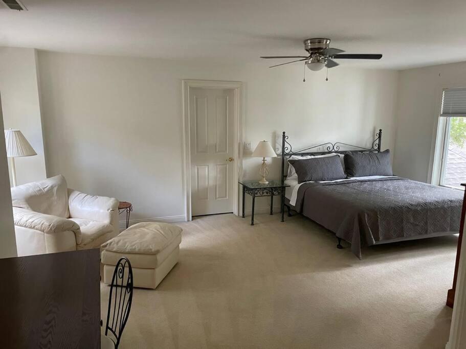 Seven-Bedroom House photo 2