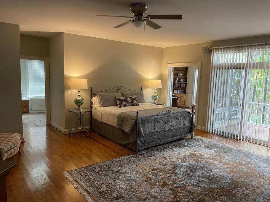 Seven-Bedroom House photo 3