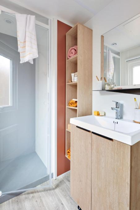 One-Bedroom Mobile Home photo 1