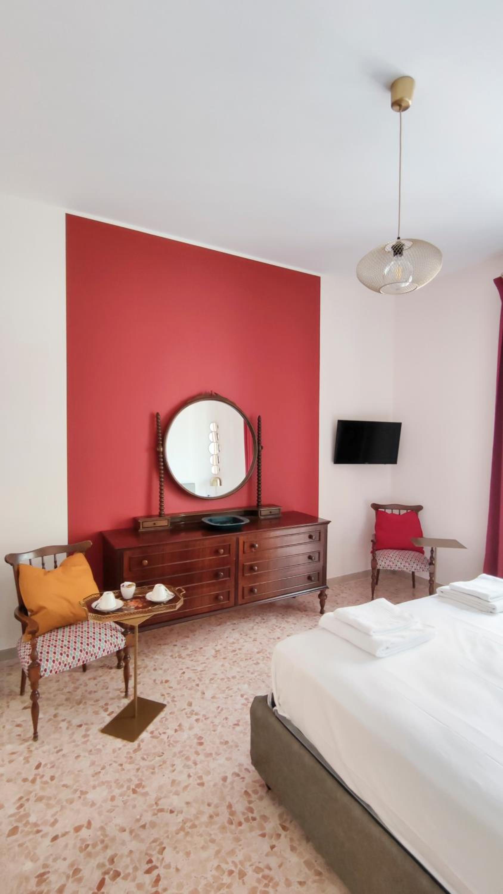 Deluxe Double Room with Balcony - Photo 10