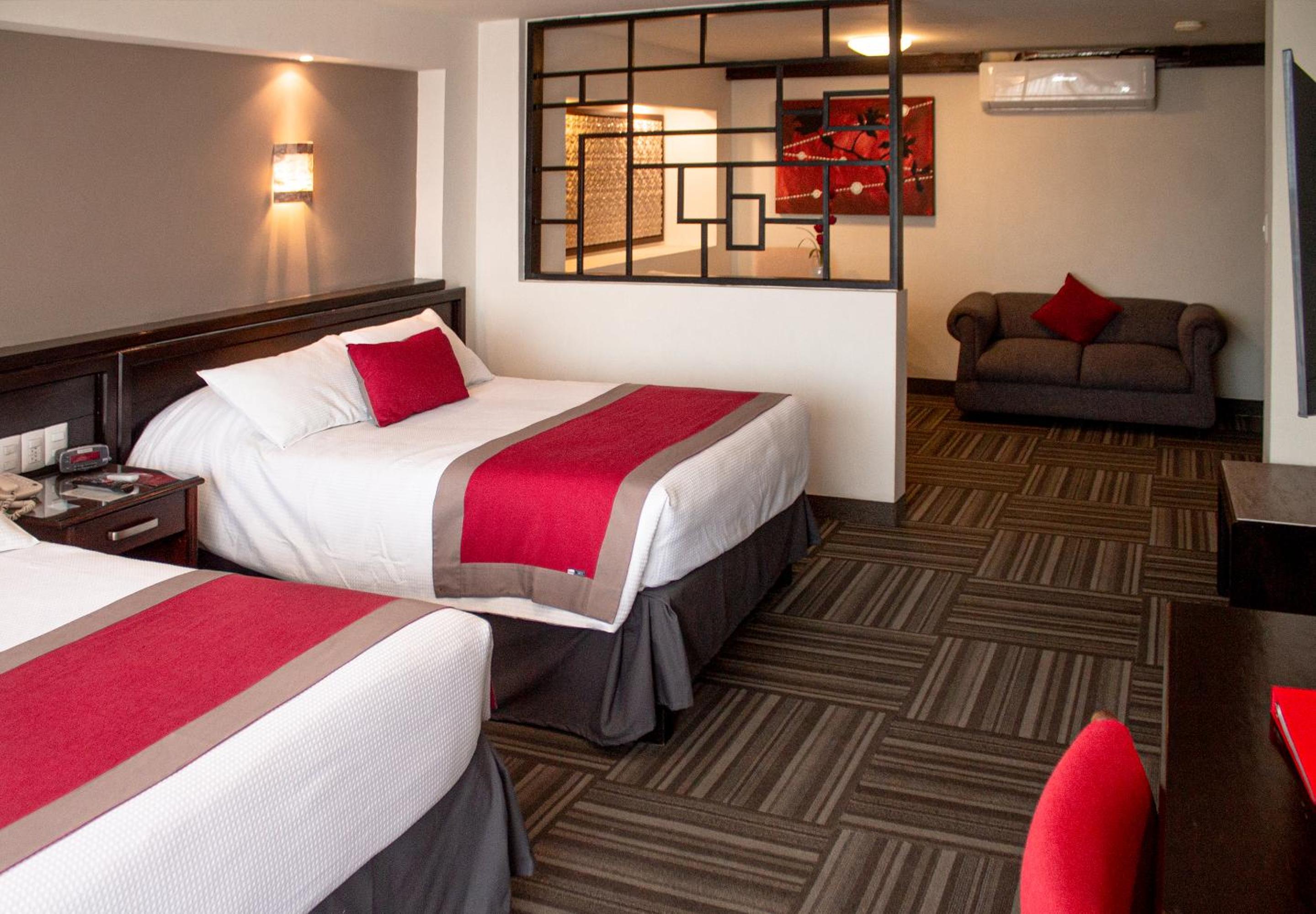Deluxe Suite - Photo 11