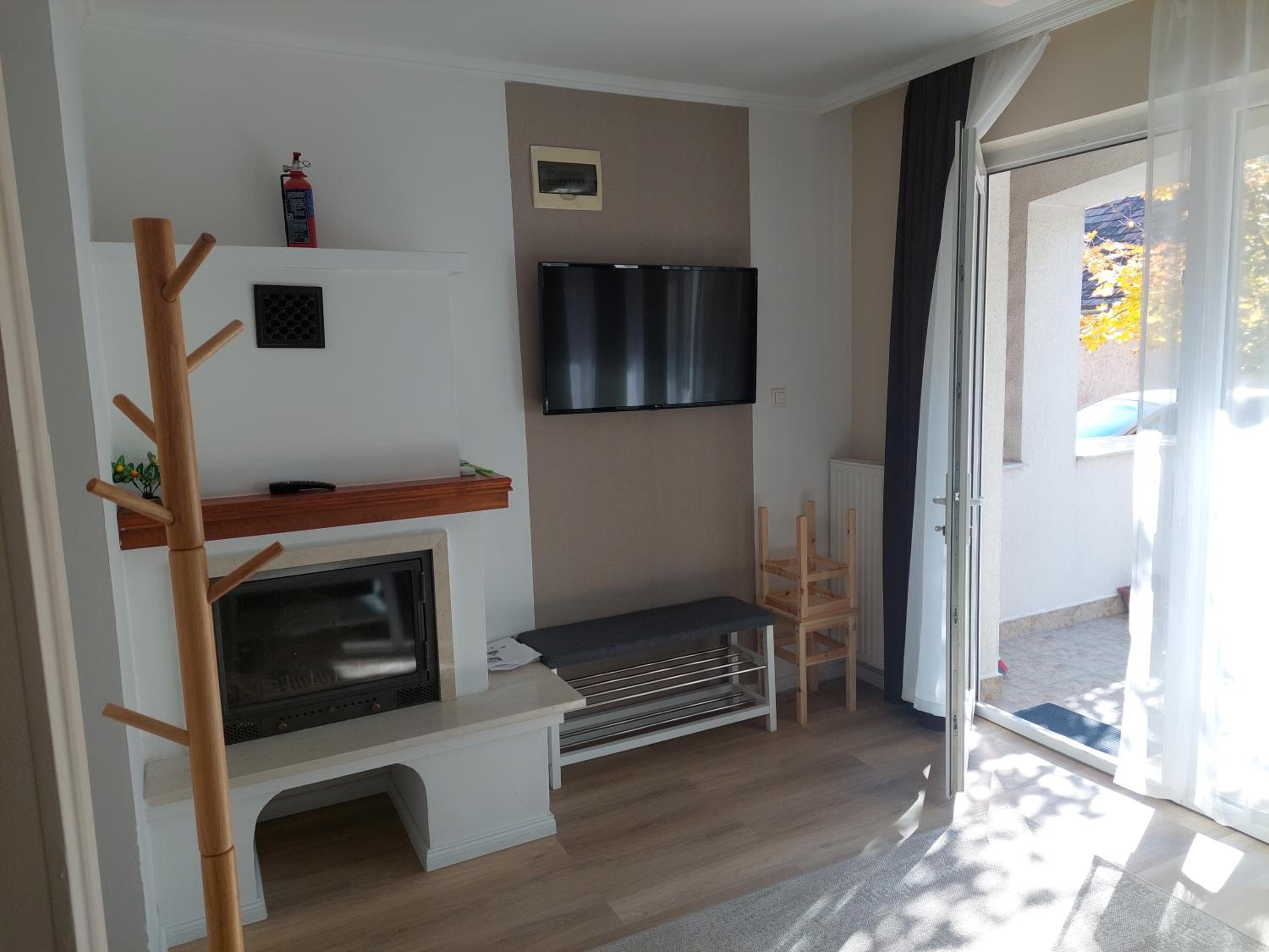 Apartment photo 2
