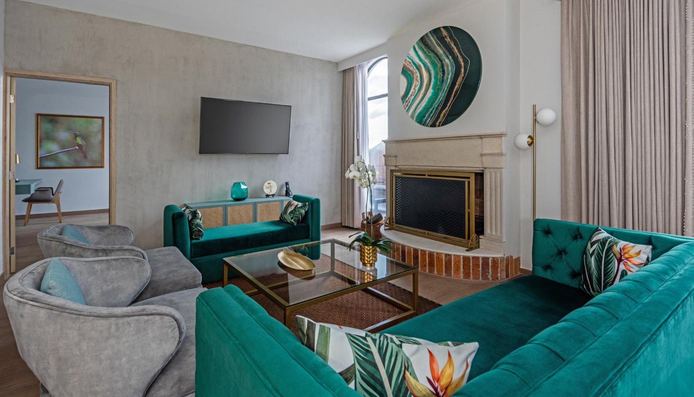 Penthouse Suite - Photo 3
