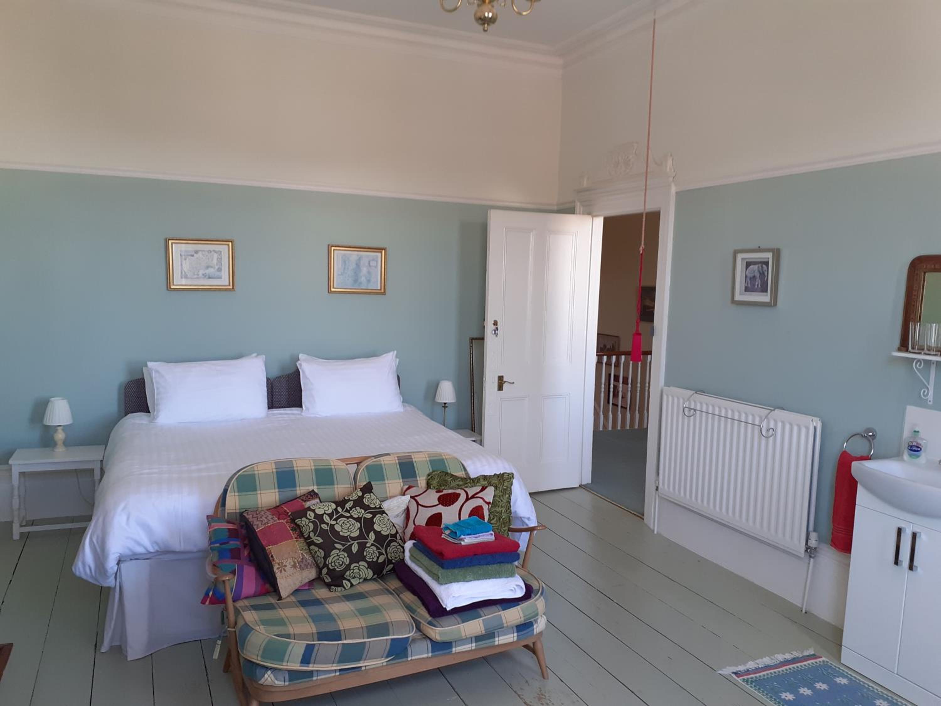 Large King Room photo 1