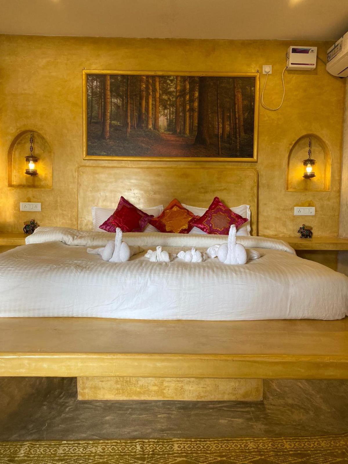 Deluxe Double Room with Side Sea View