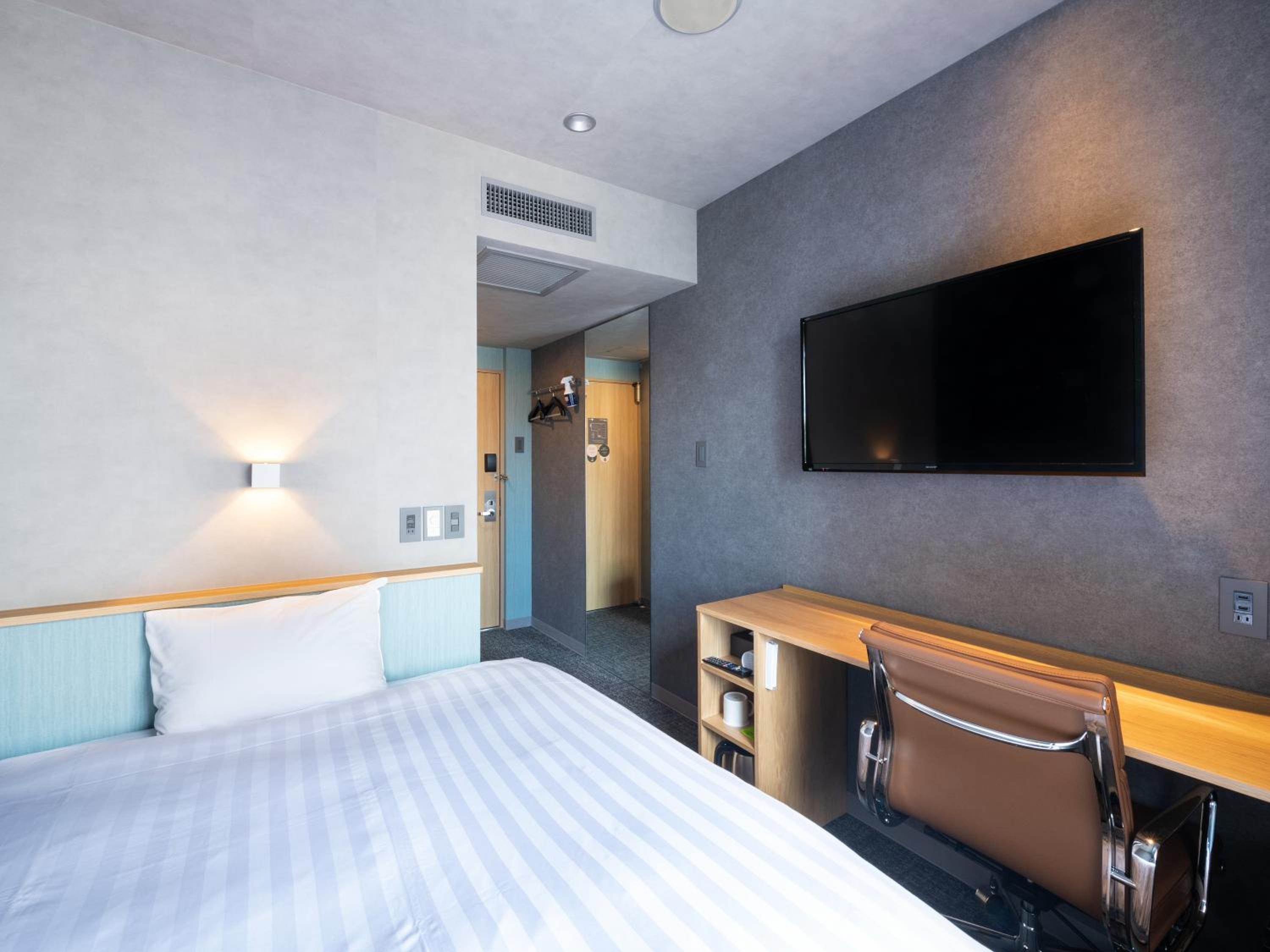 Double Room - Non-Smoking  - Photo 7