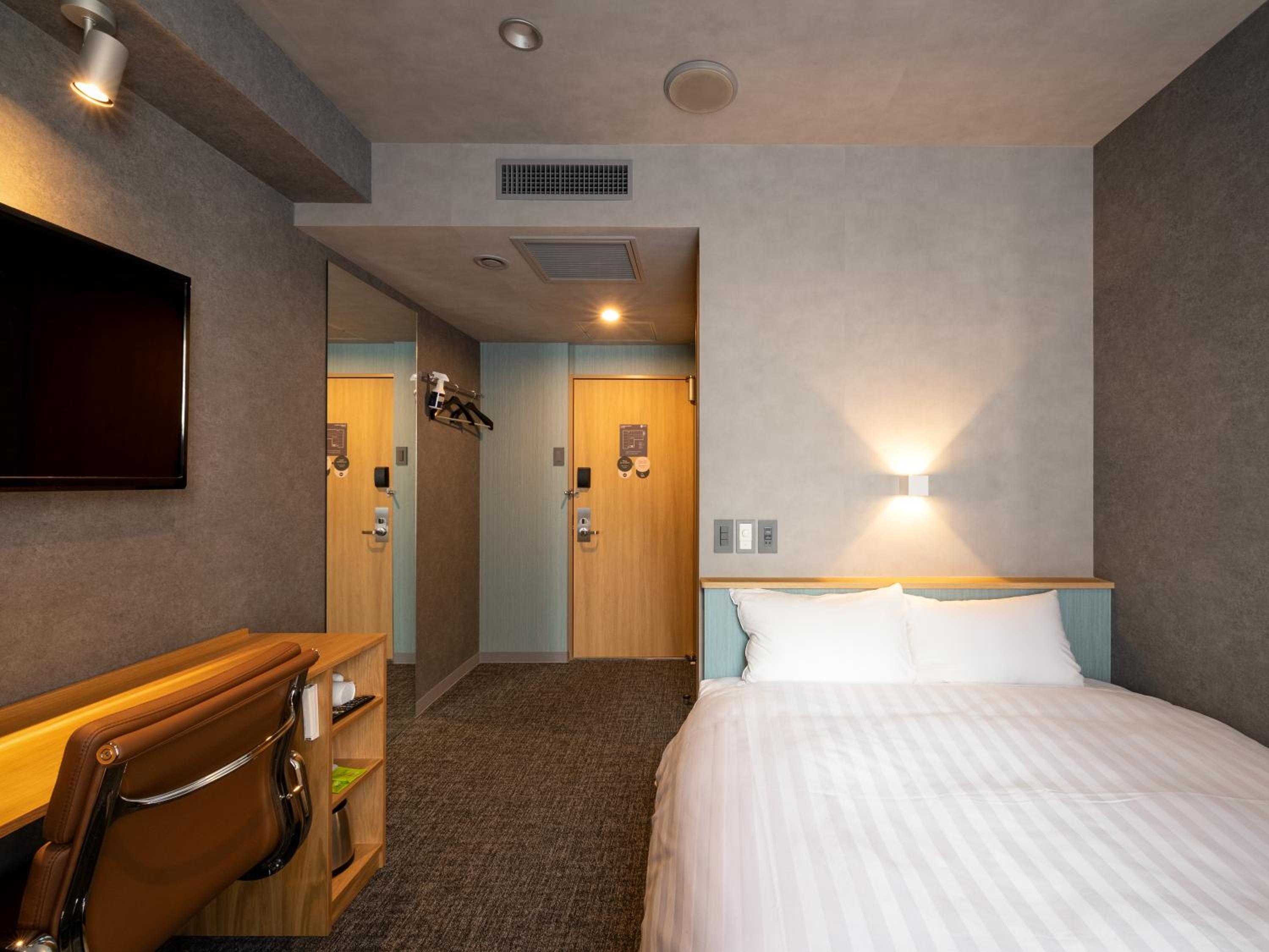 Double Room - Non-Smoking  - Photo 8