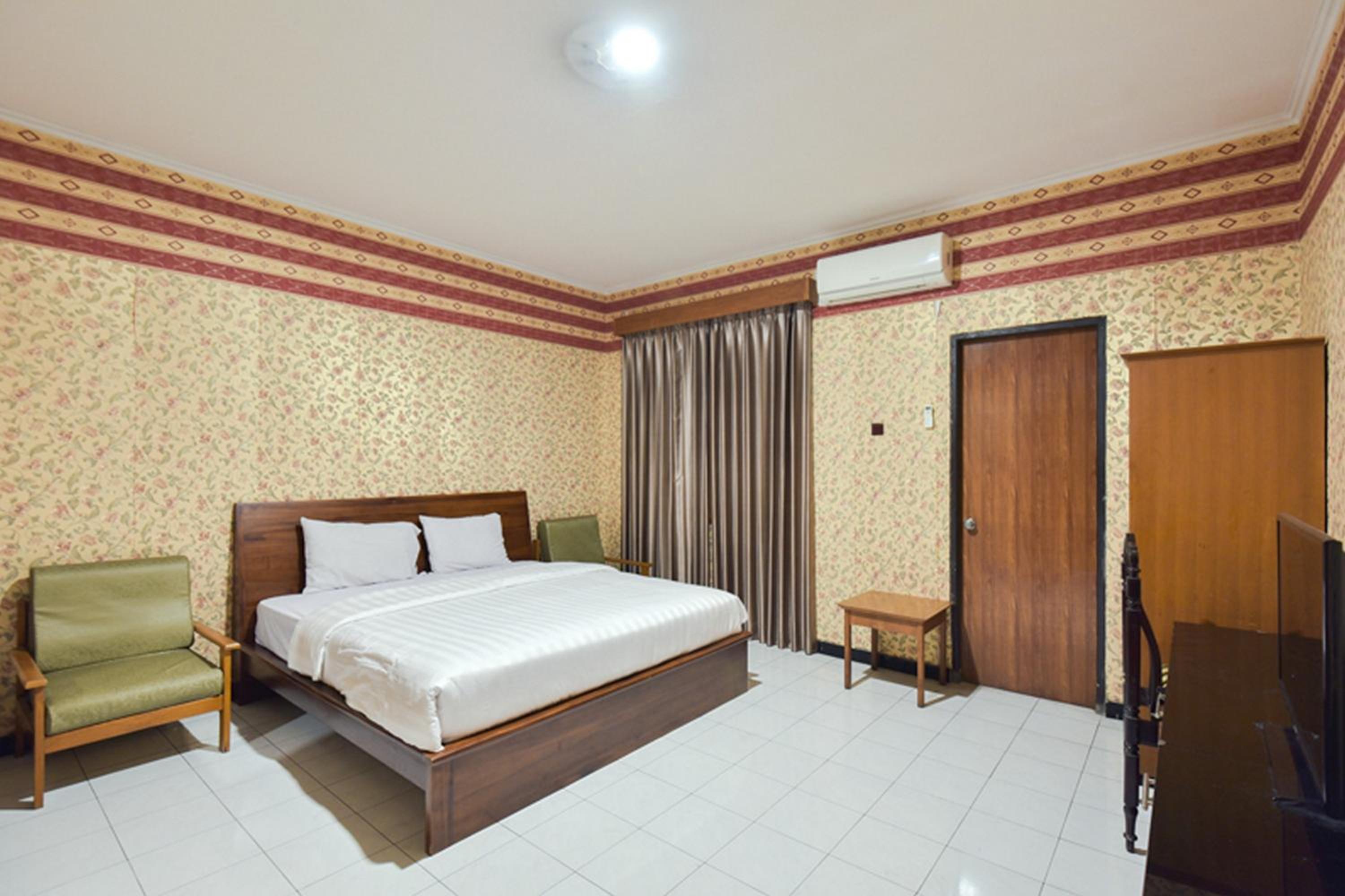 Deluxe Room - Photo 8