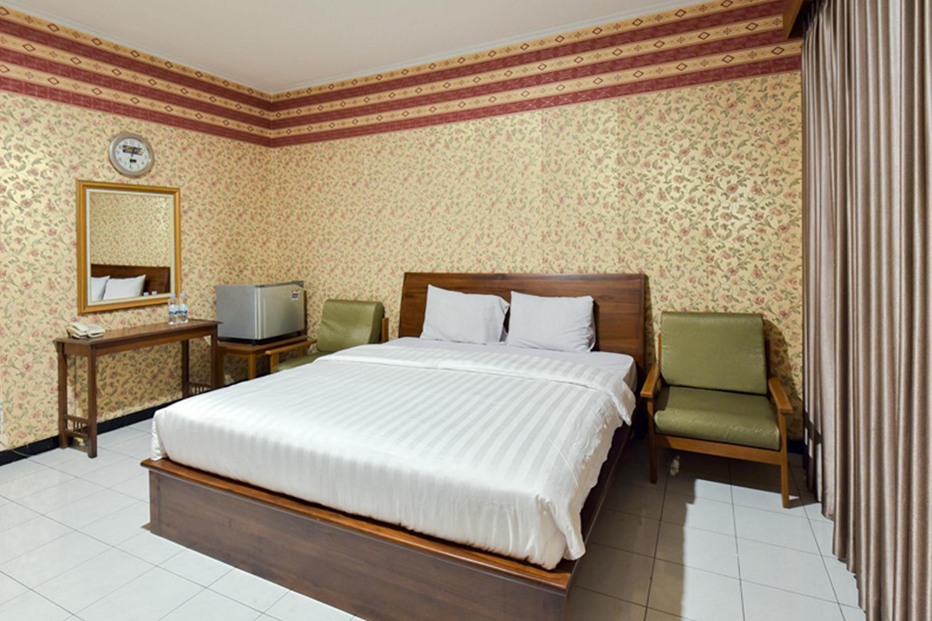 Deluxe Room - Photo 9