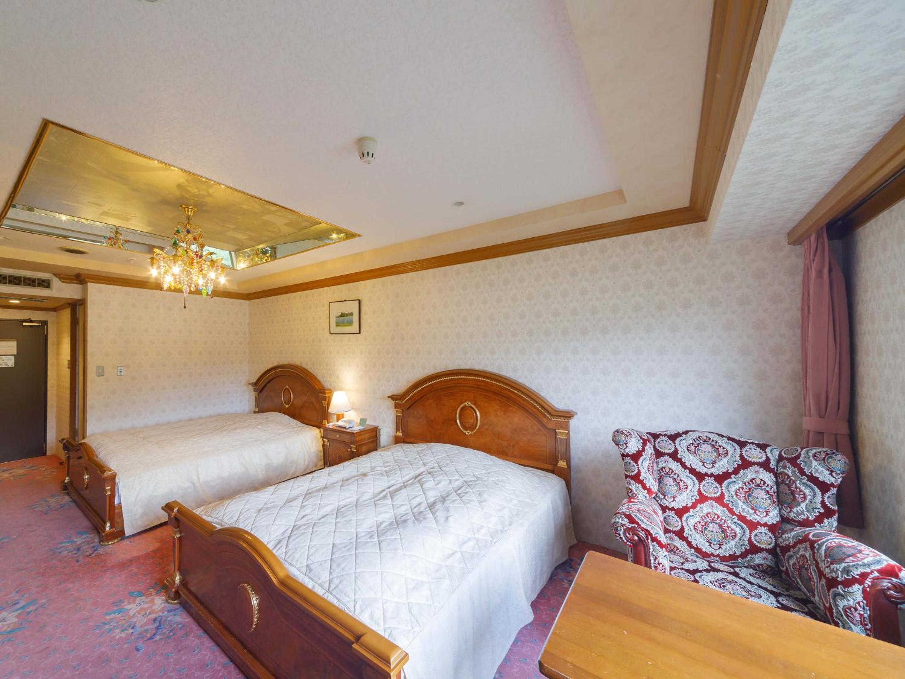 Twin Room - Non-Smoking photo 2