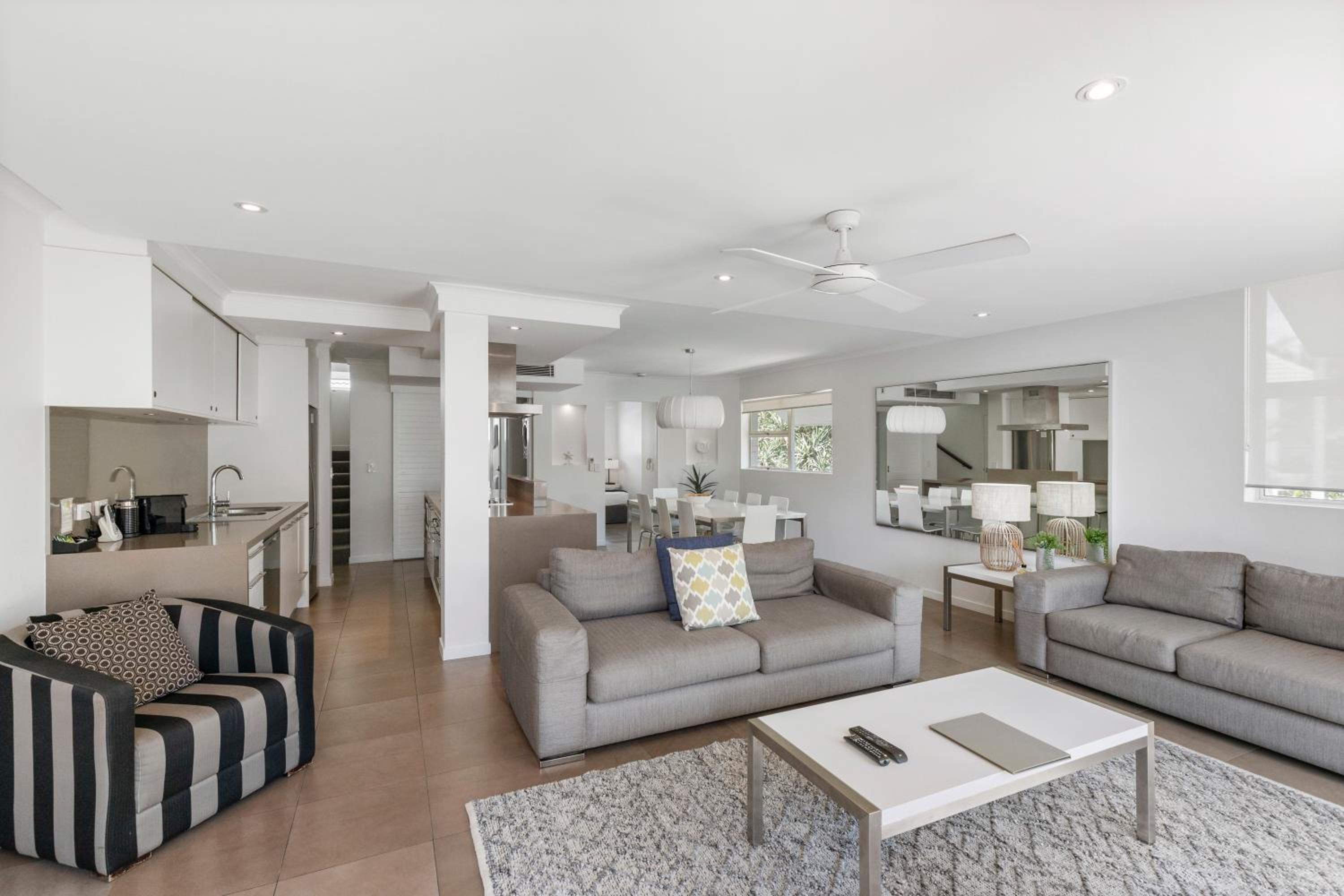 Three-Bedroom Apartment with Balcony - Penthouse photo 3