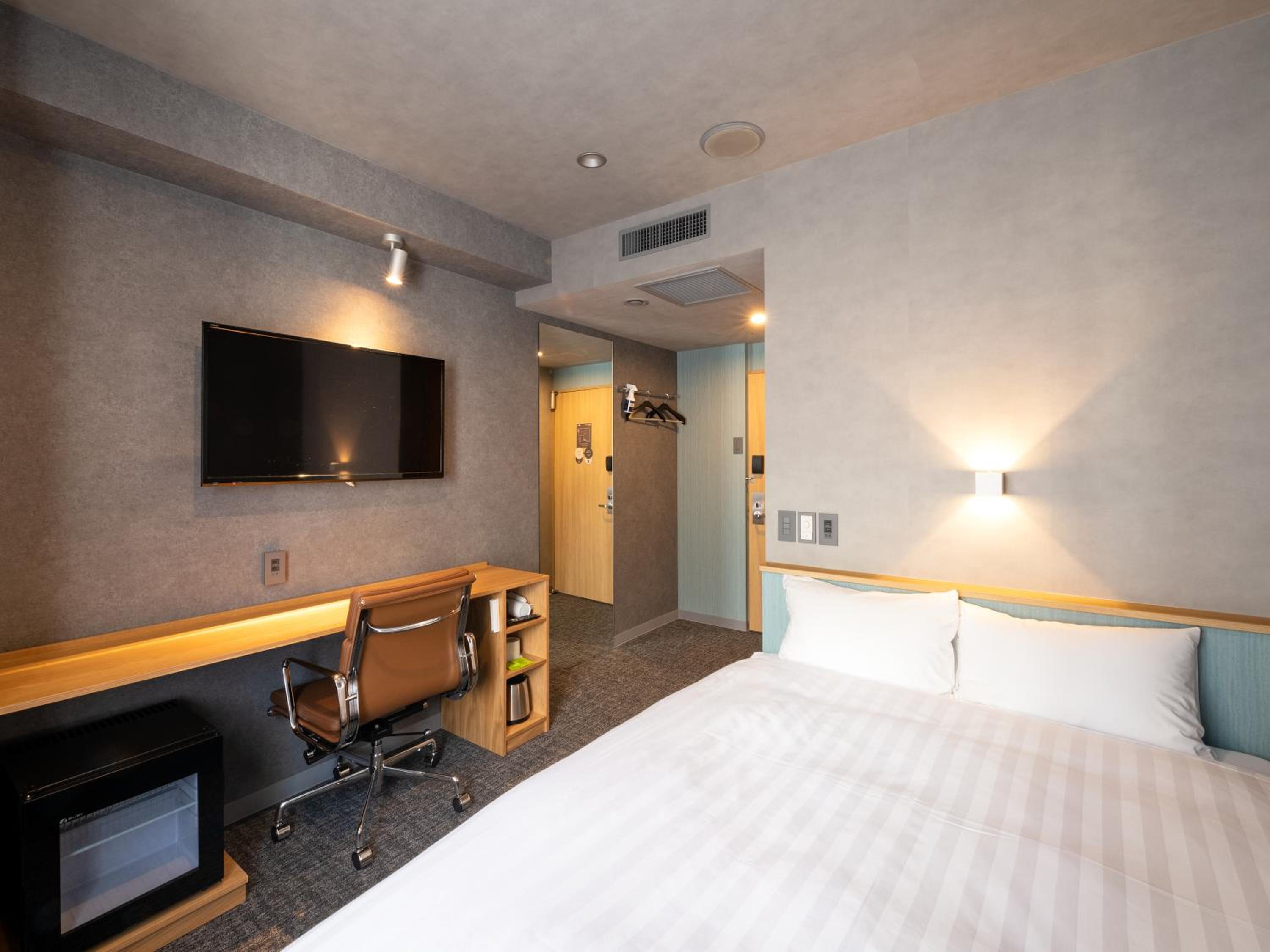 Double Room - Non-Smoking  - Photo 9