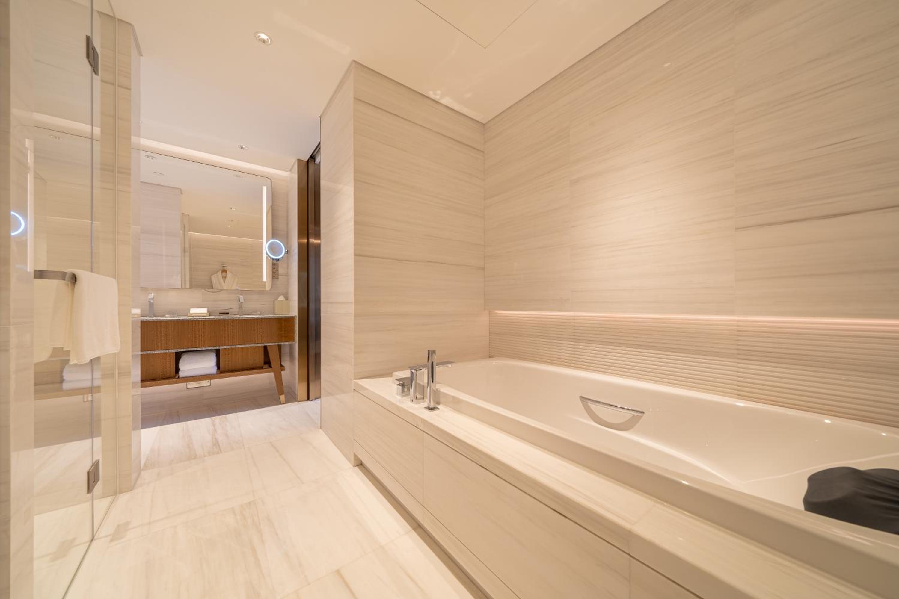 Suite - Photo 4
