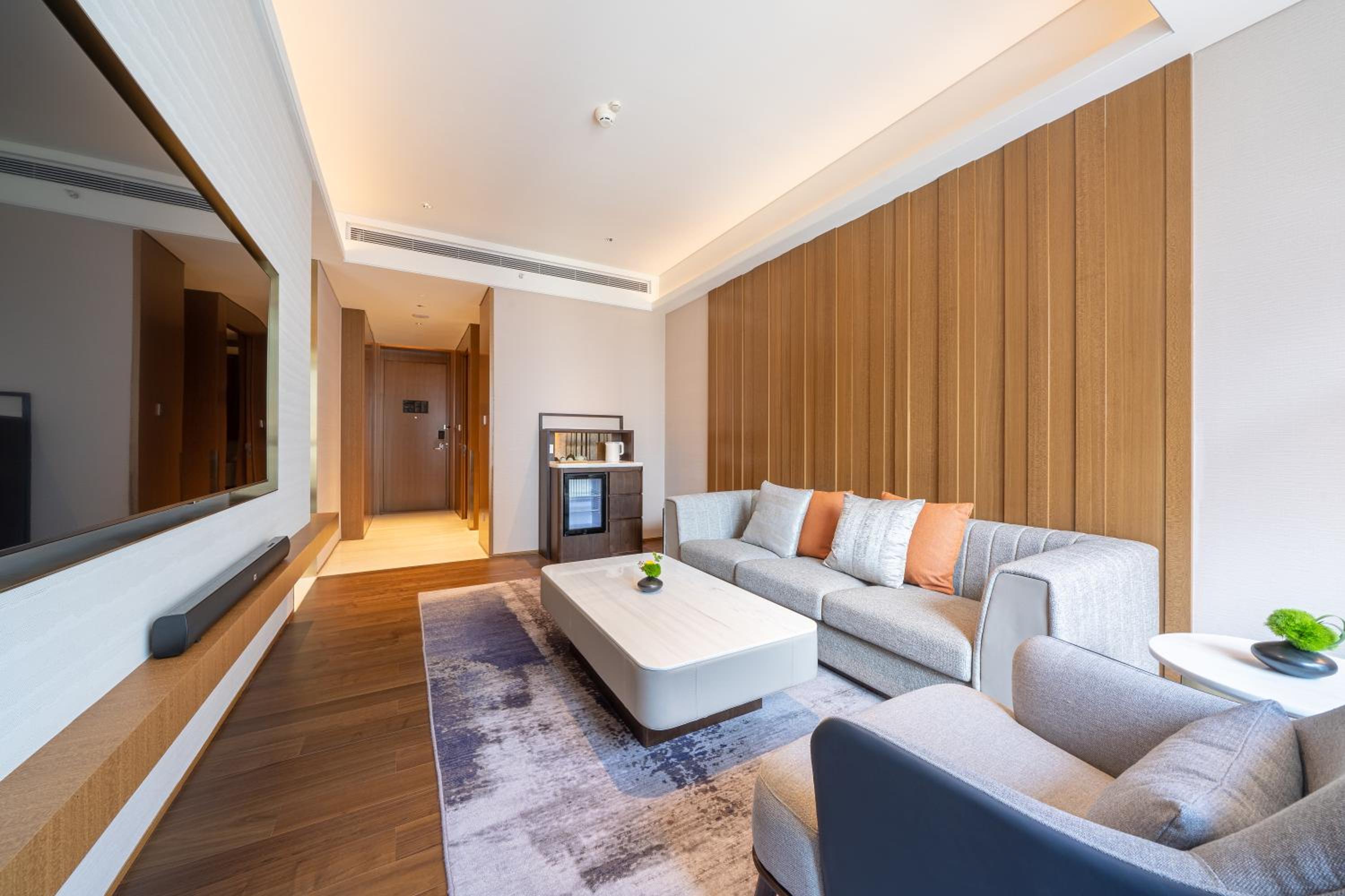 Suite - Photo 5