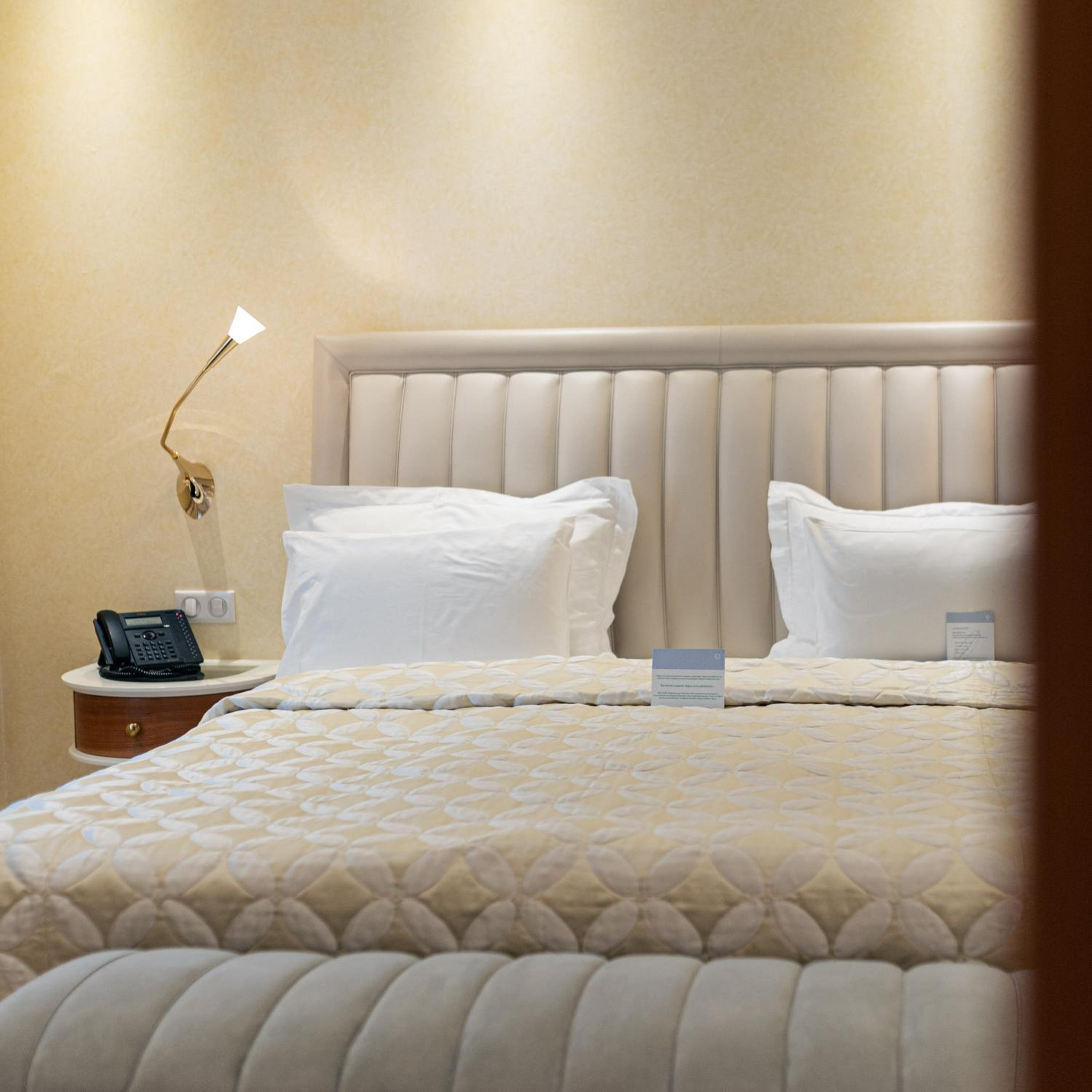 Deluxe King Room photo 1