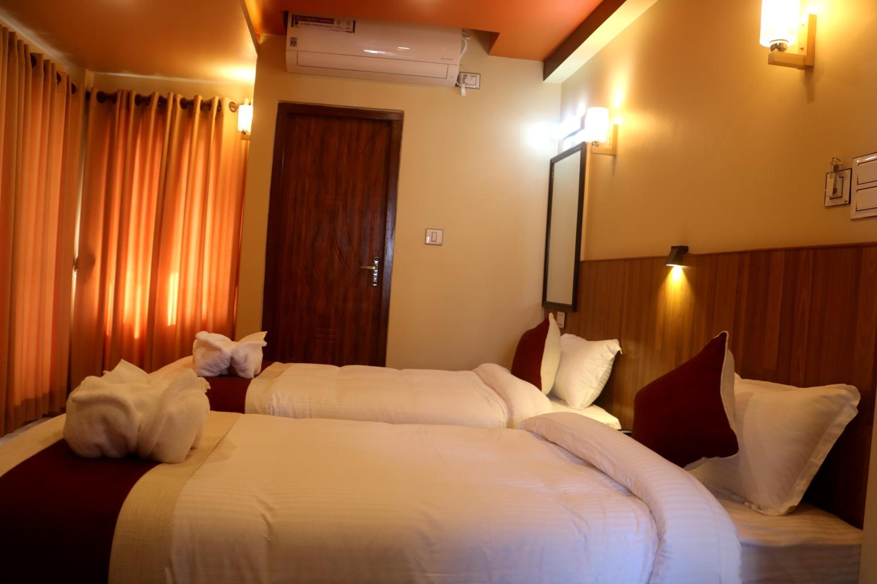 Deluxe Double or Twin Room with Balcony - Photo 7