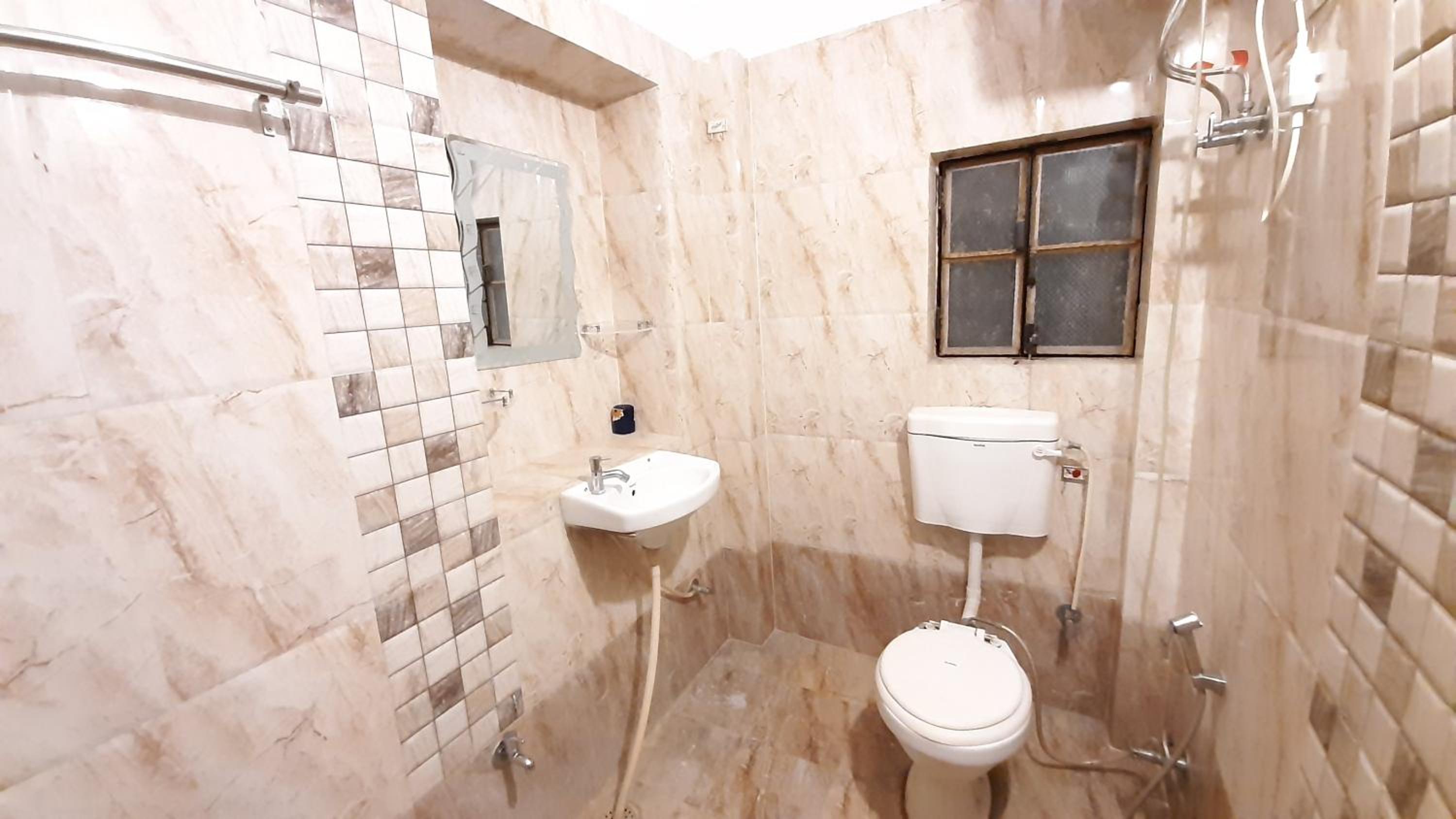 Family Room with Private Bathroom - Photo 24