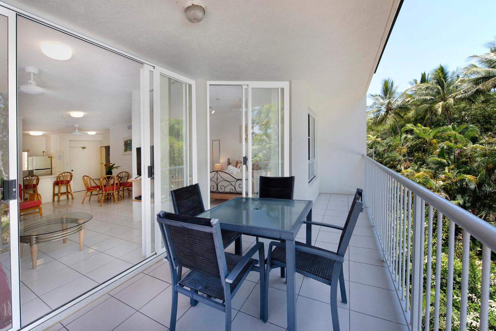 One-Bedroom Apartment - Pool View photo 2