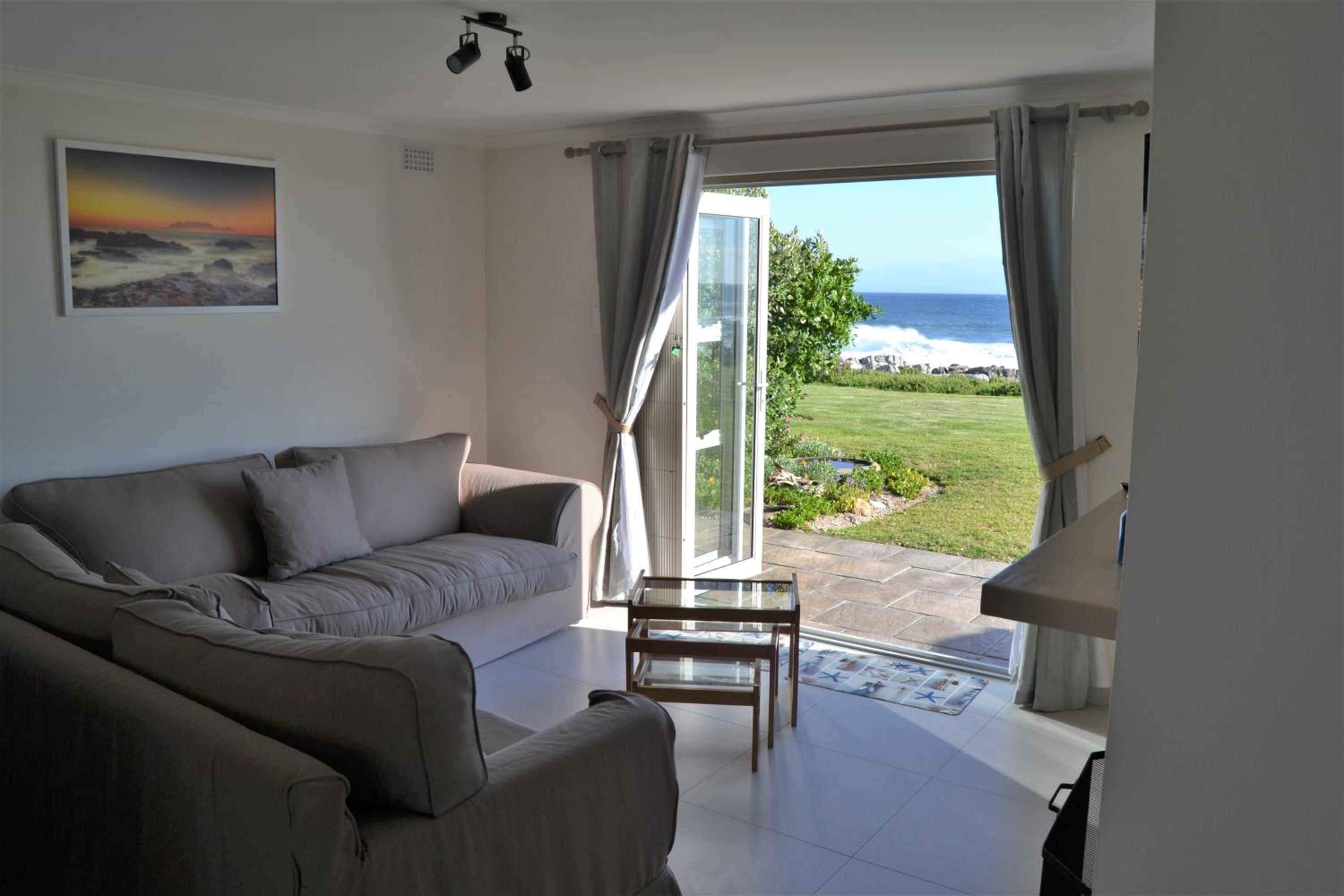 Three-Bedroom House - Photo 4