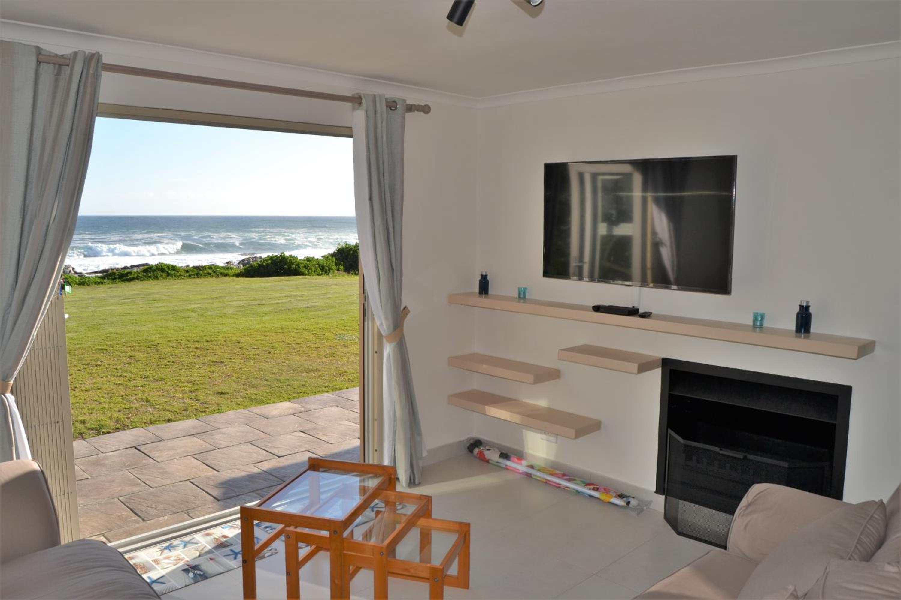 Three-Bedroom House - Photo 7