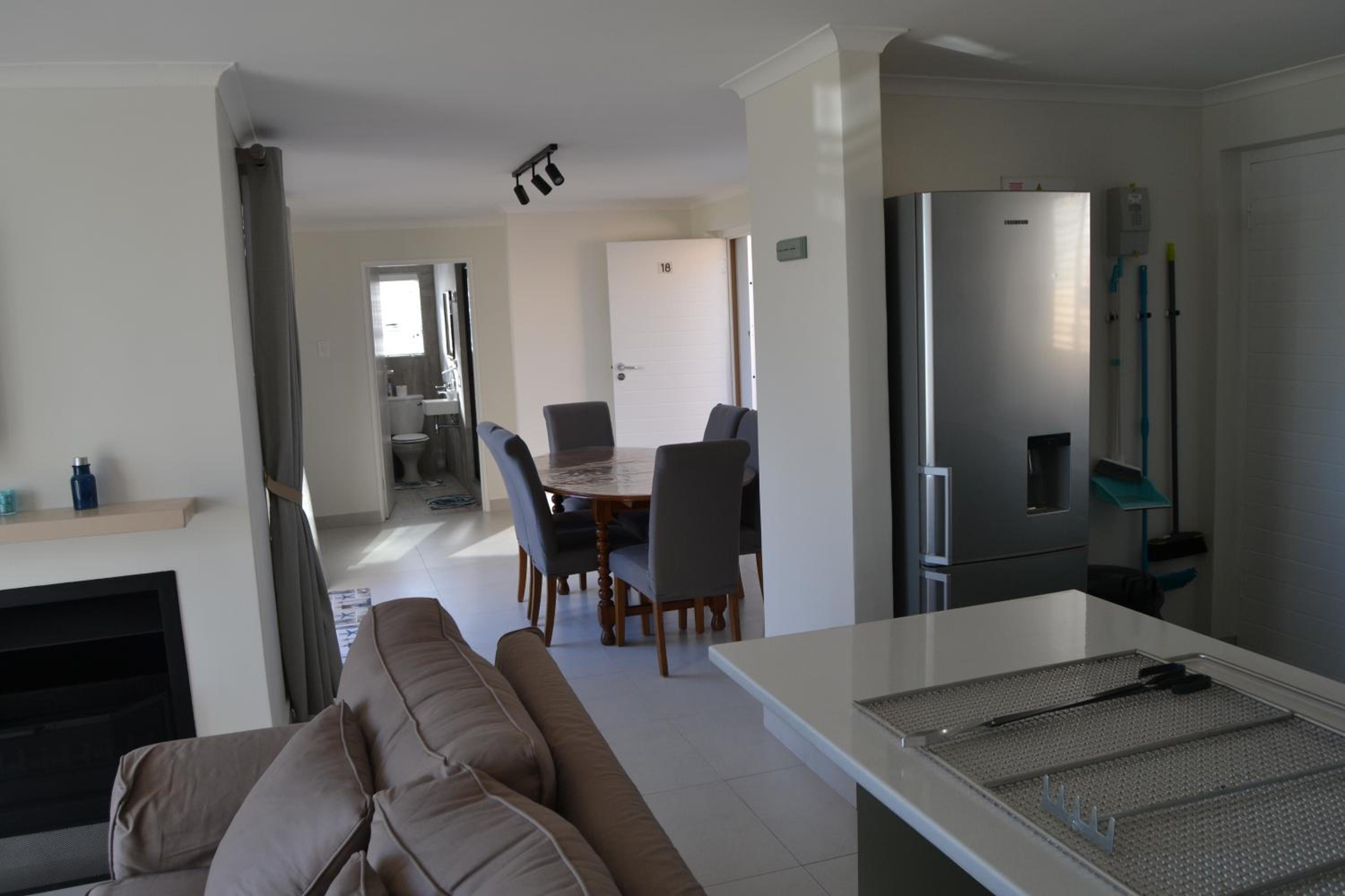 Three-Bedroom House - Photo 3