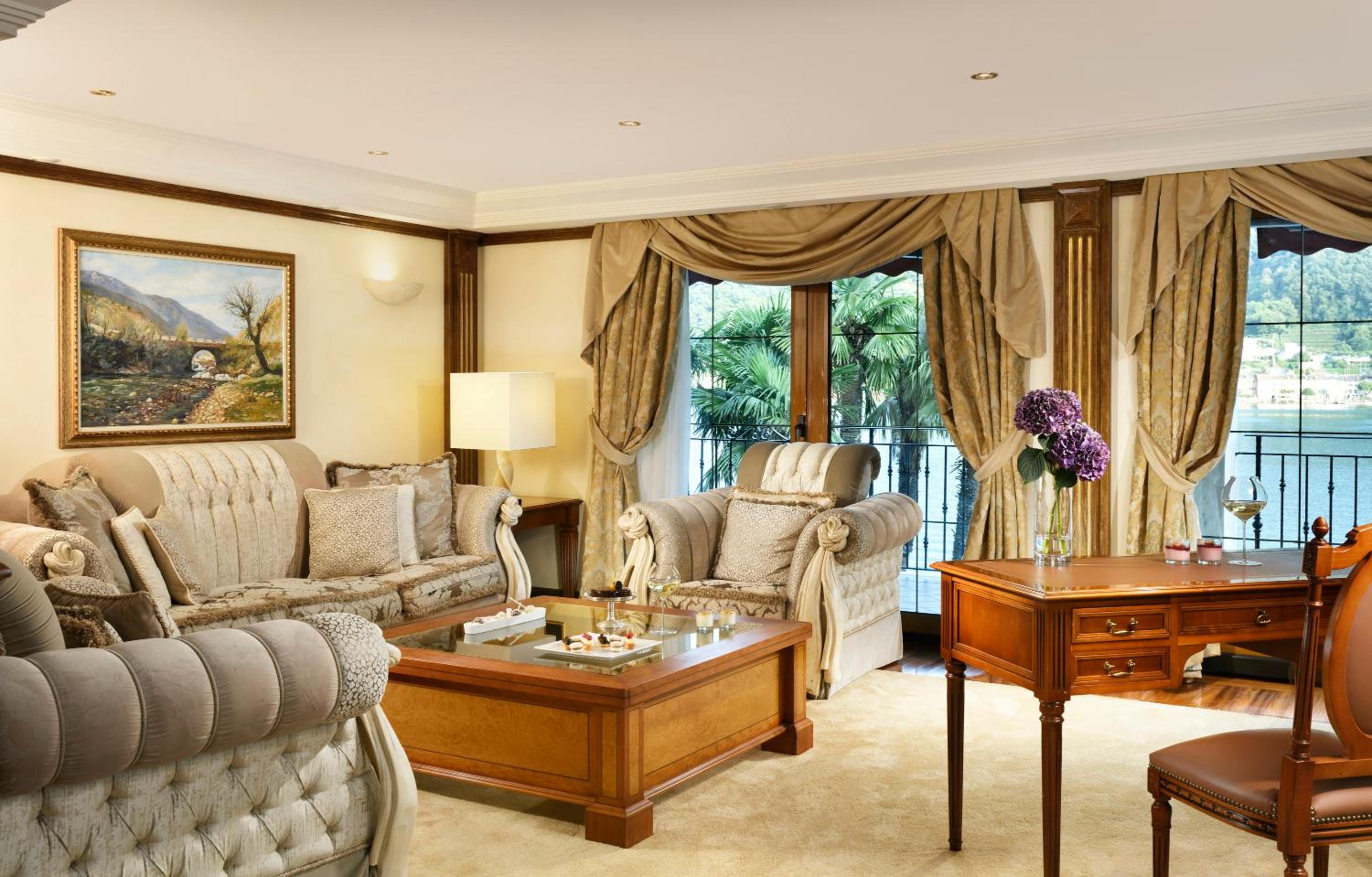 Presidential Suite with Lake View photo 2