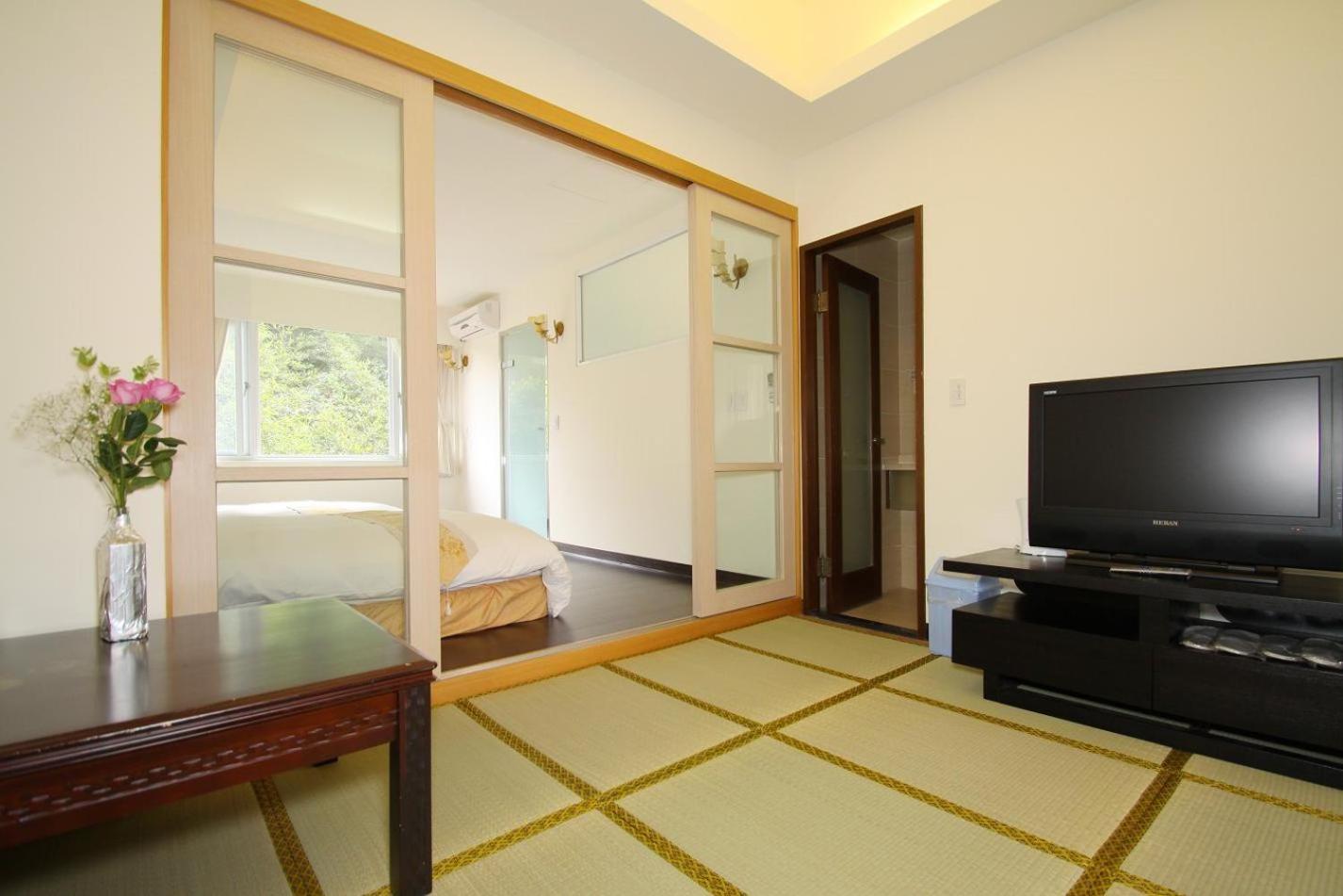 Quadruple Room with Mountain View photo 3