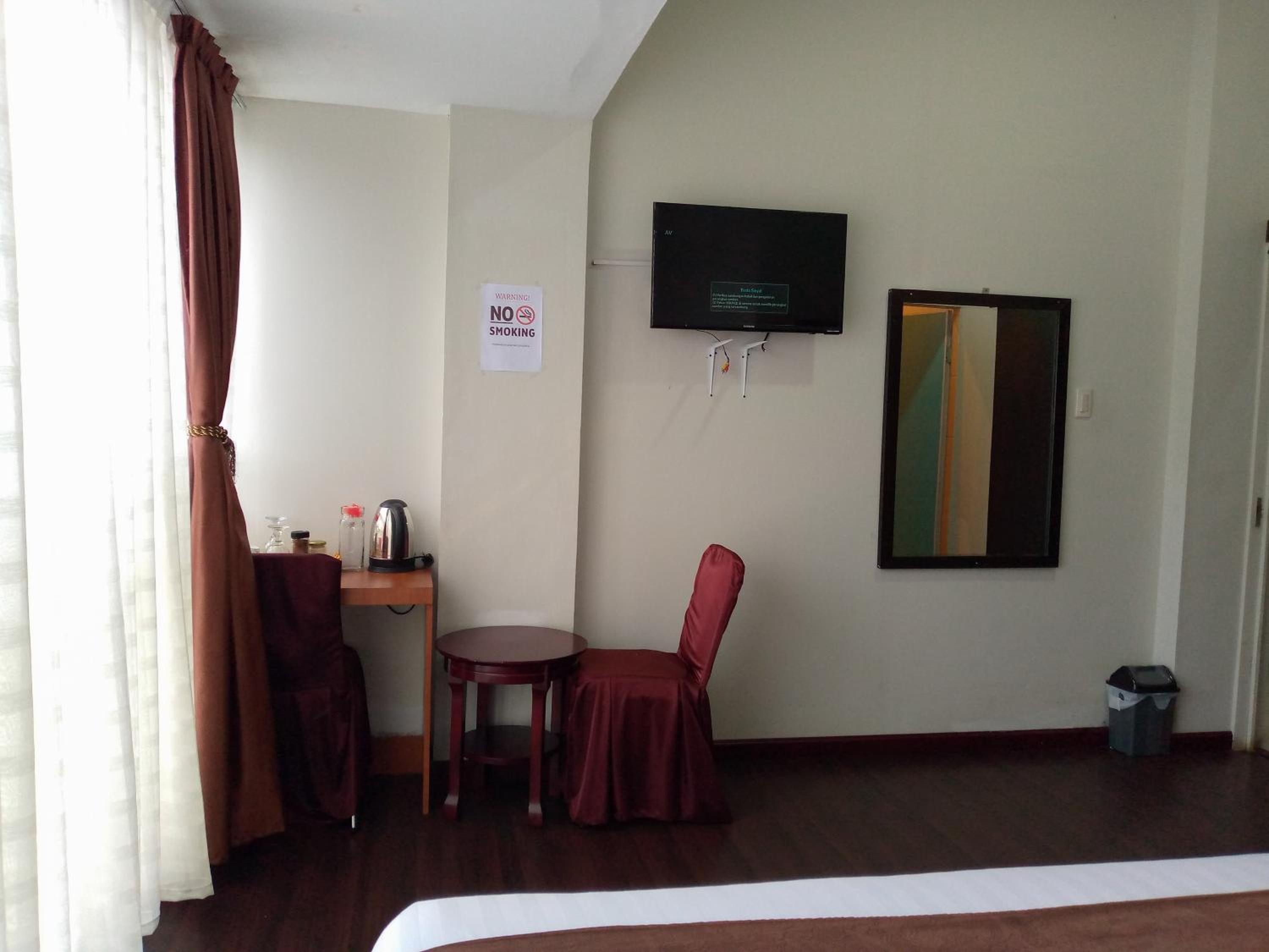 Family Room - Photo 8