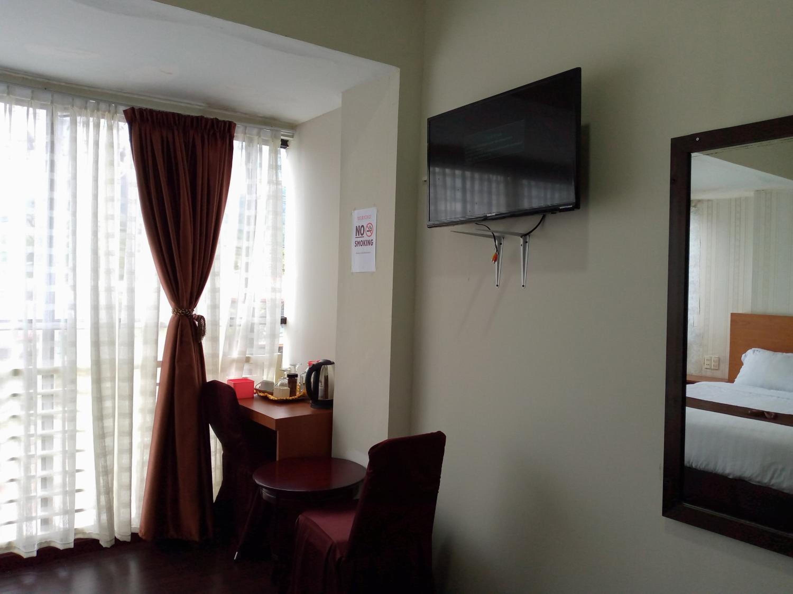 Family Room - Photo 7