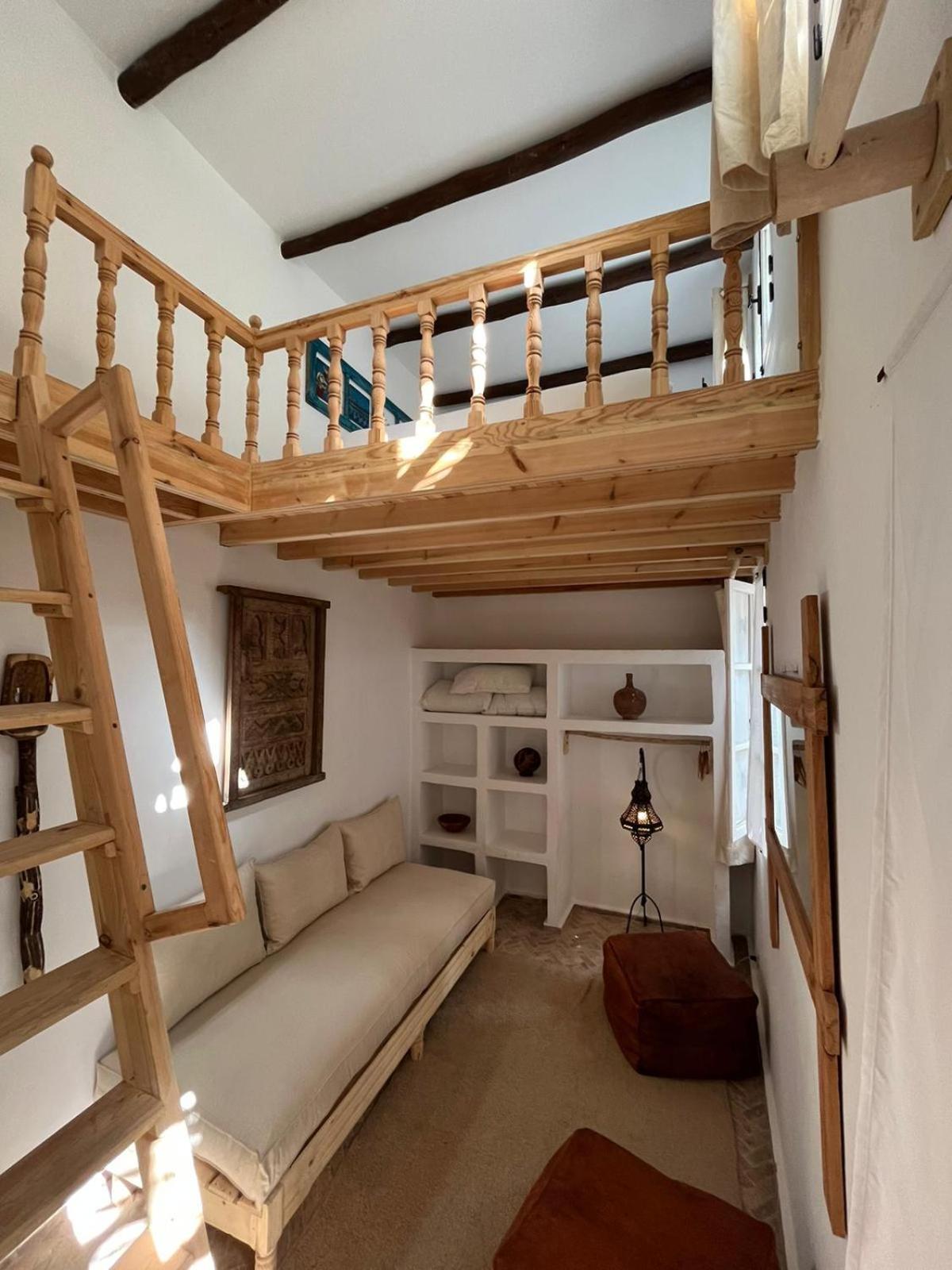 Triple Room with Private Bathroom photo 2