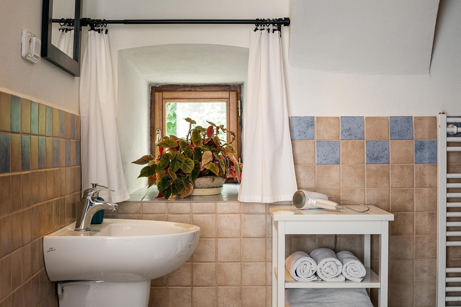 Two-Bedroom Suite - Photo 6