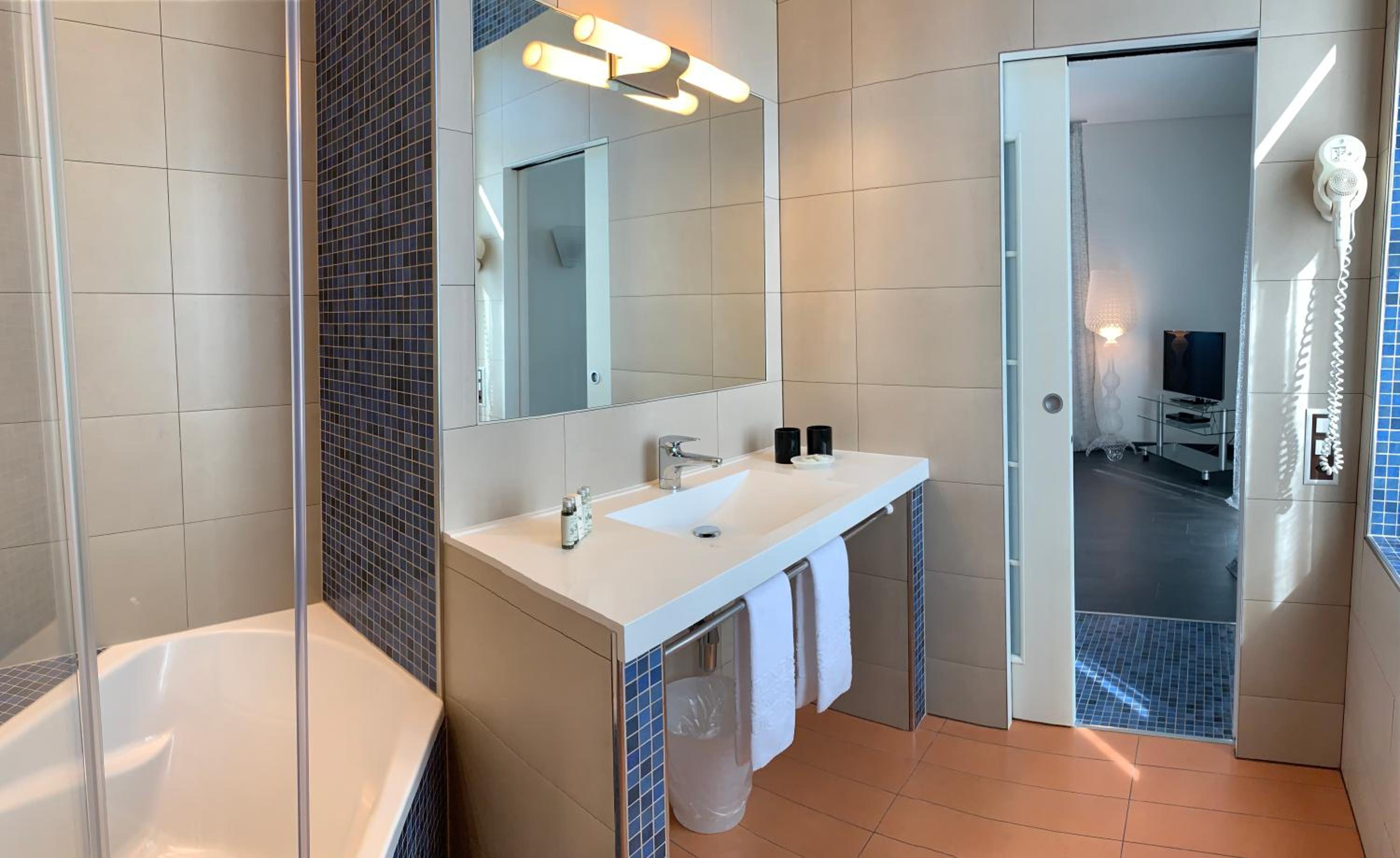 Superior Top Twin Room - Photo 8