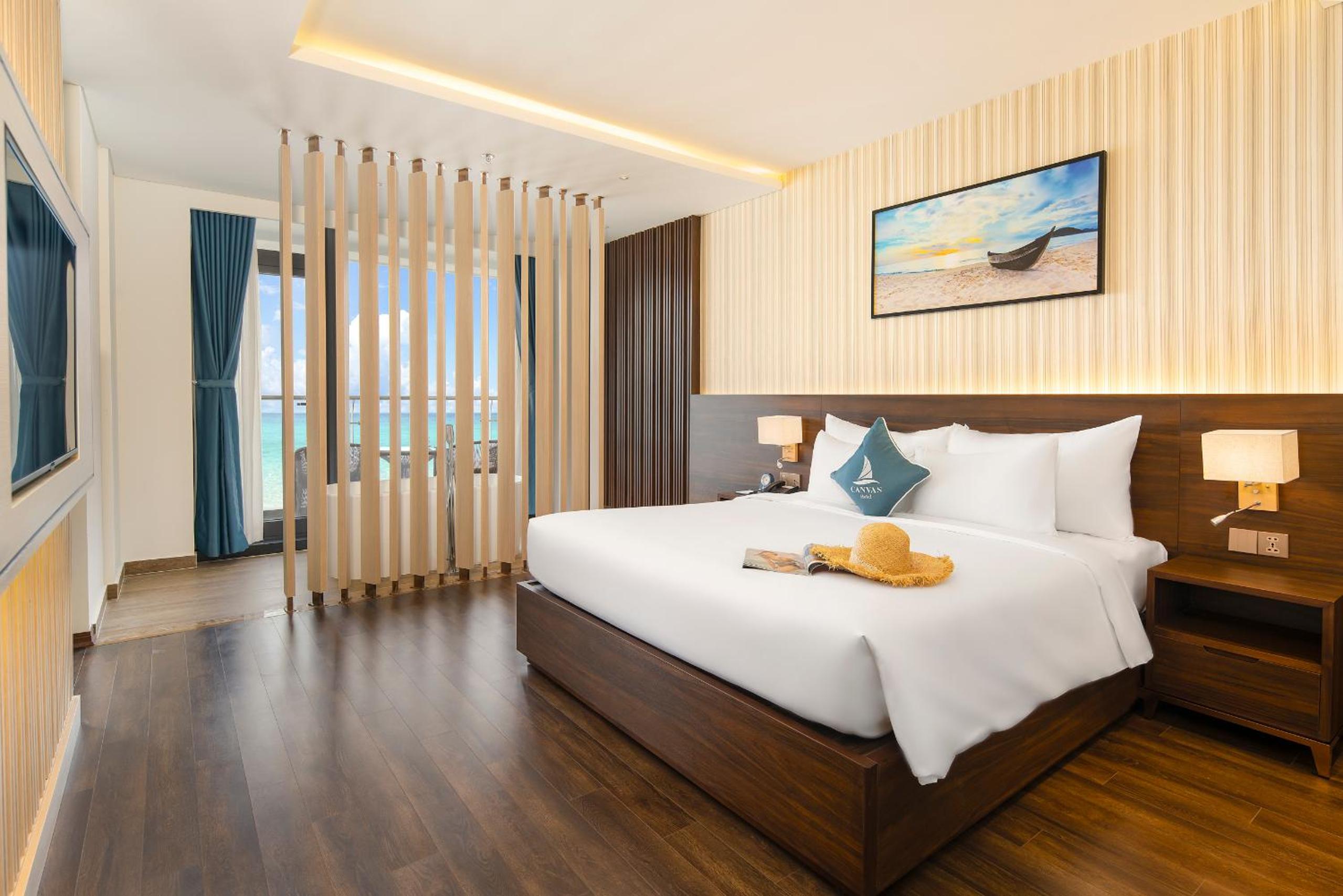 Executive Suite - Photo 13