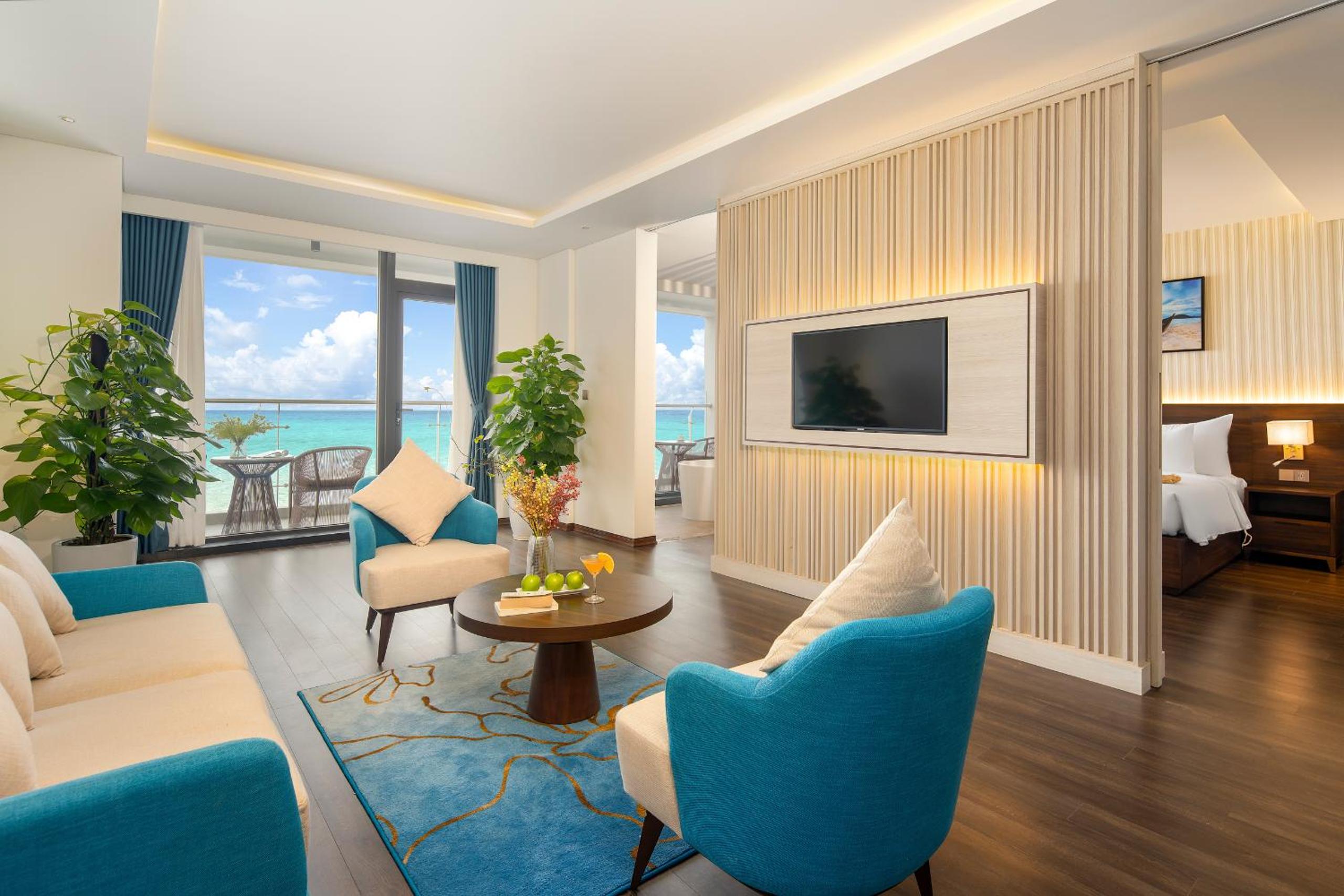 Executive Suite - Photo 1