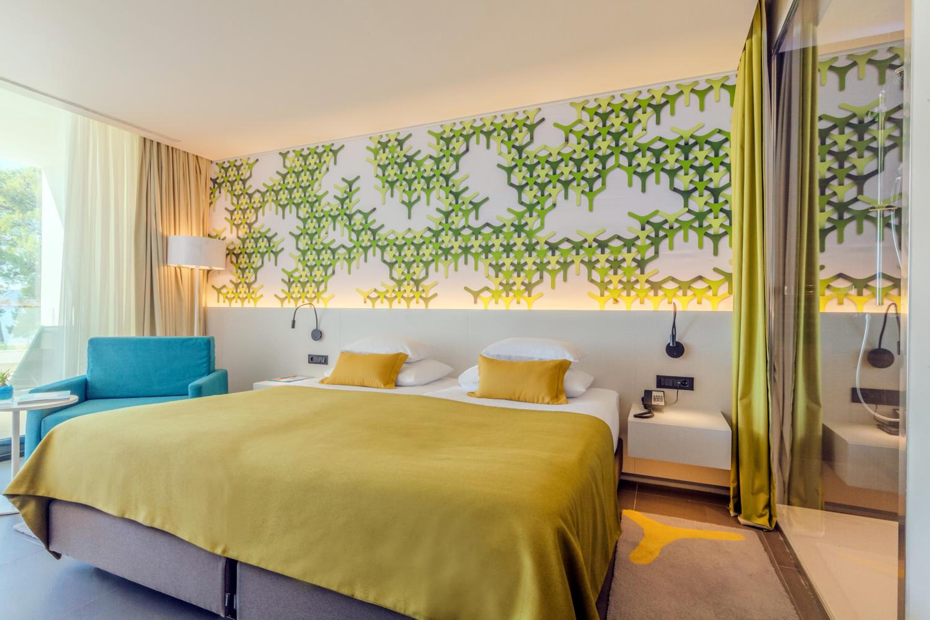 Premium Double Room Sea Side with Balcony - Photo 4