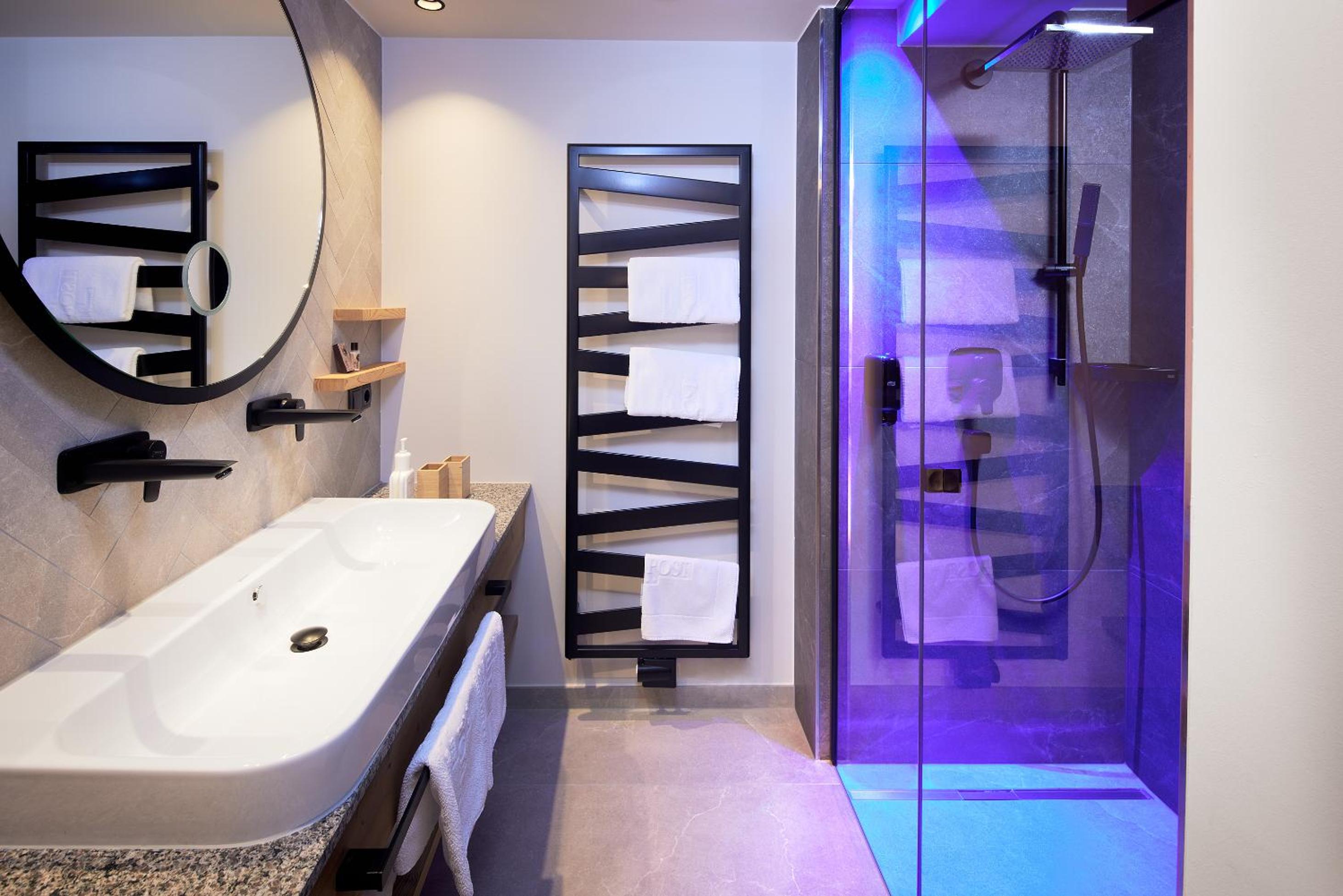 Two-Bedroom Suite - Photo 3